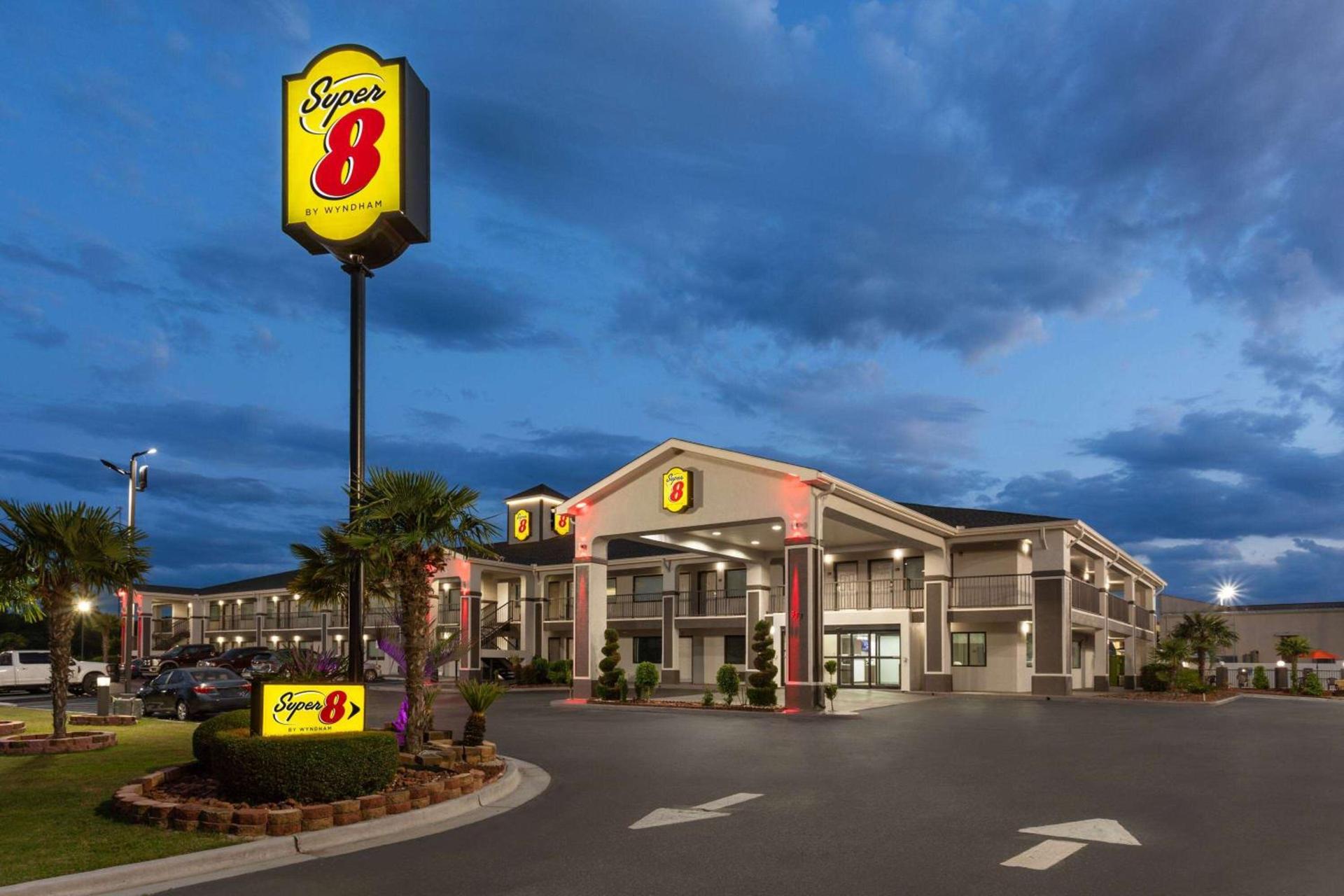 Super 8 by Wyndham Prattville Montgomery photo 4