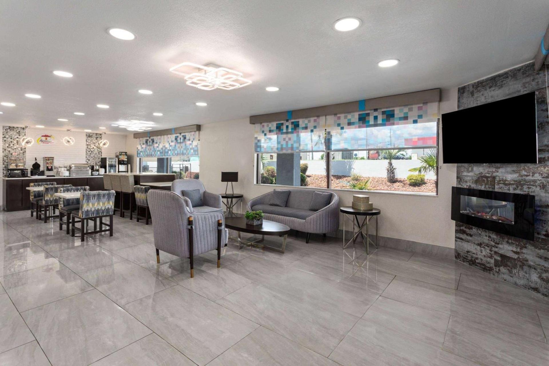 Super 8 by Wyndham Prattville Montgomery photo 6
