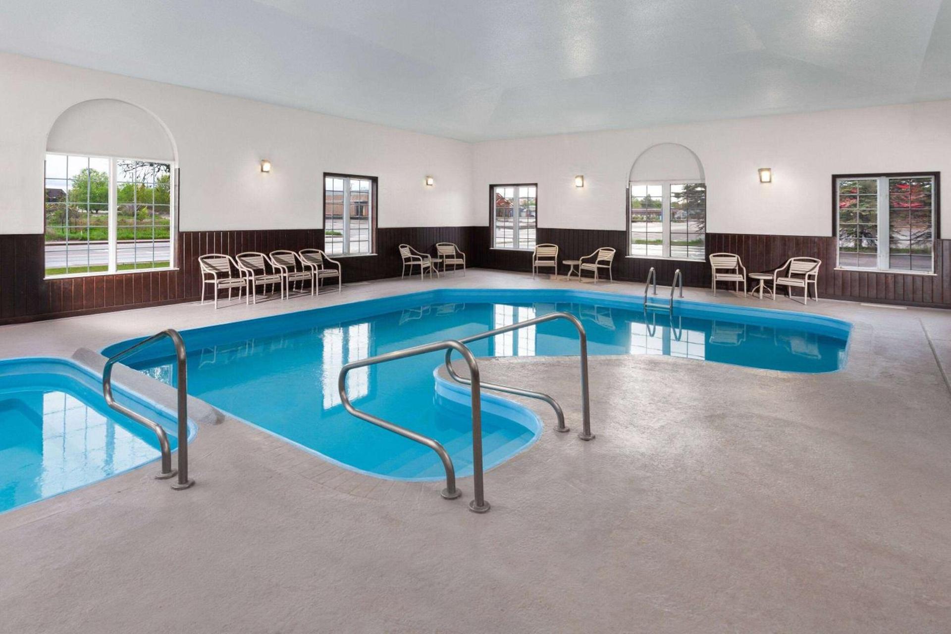 AmericInn by Wyndham Eagle River Downtown photo 7