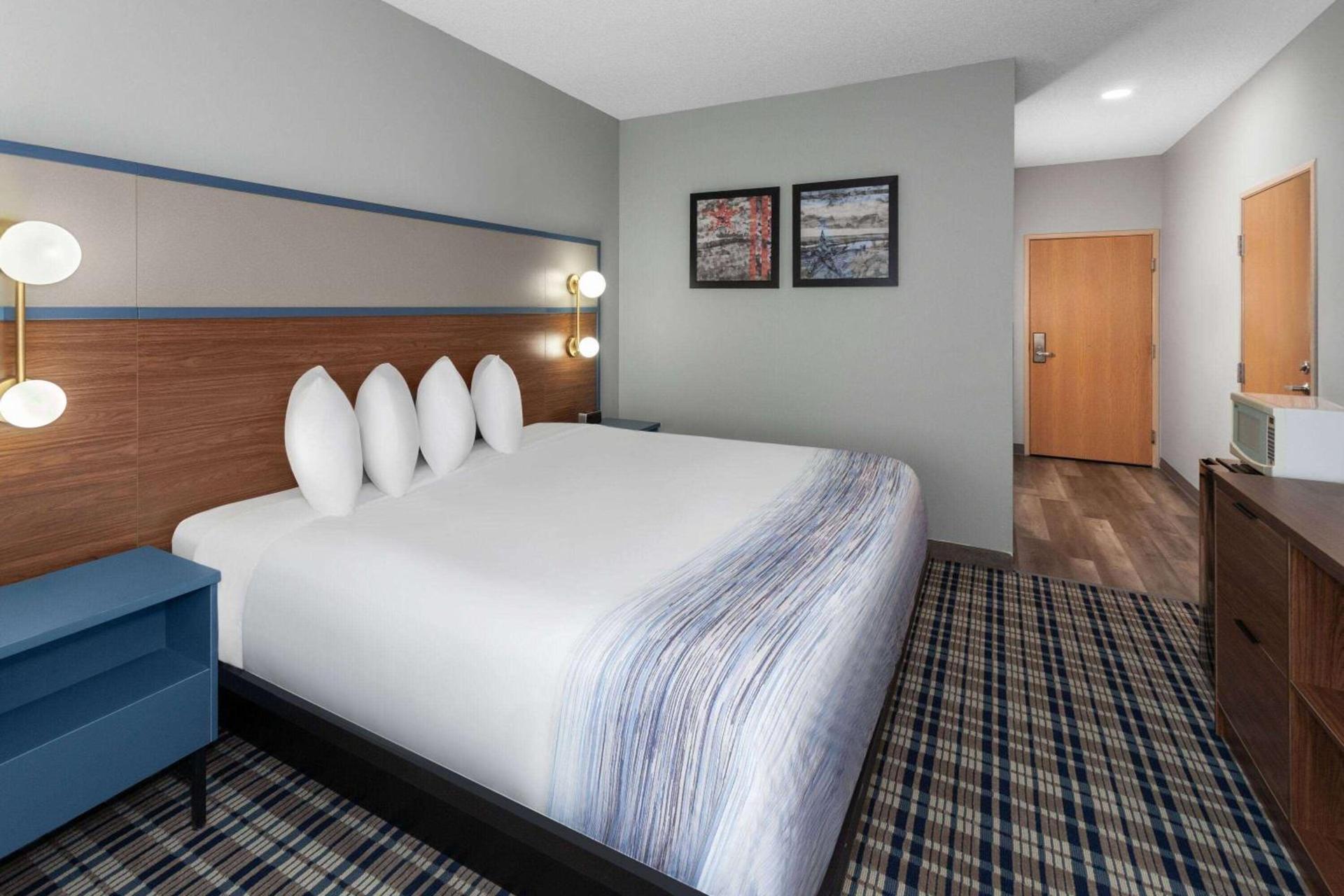 AmericInn by Wyndham Eagle River Downtown photo 20