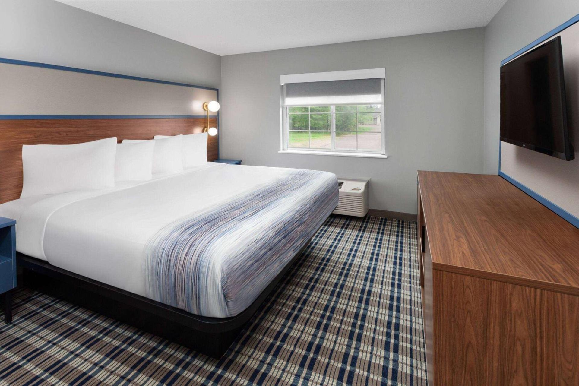 AmericInn by Wyndham Eagle River Downtown photo 25