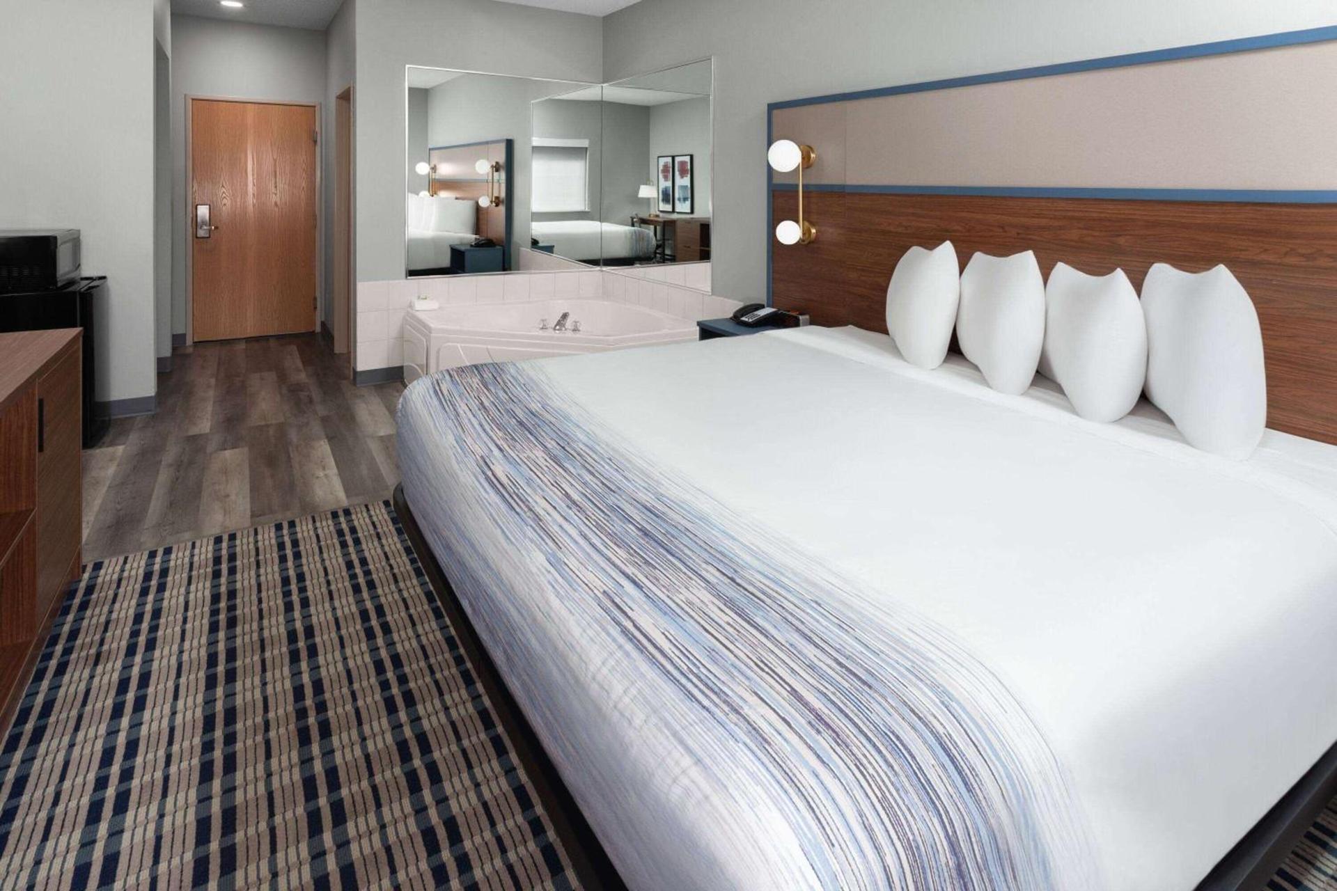 AmericInn by Wyndham Eagle River Downtown photo 29