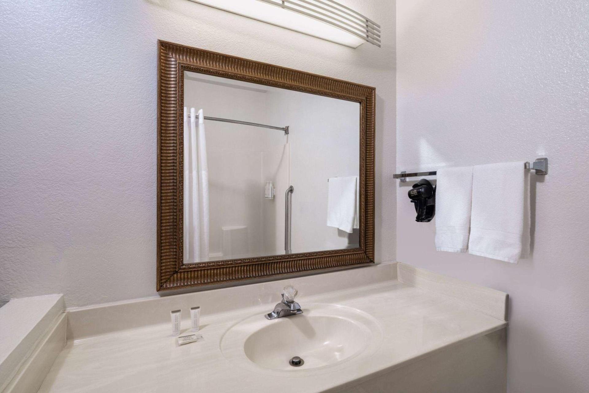 Travelodge by Wyndham Globe AZ photo 28