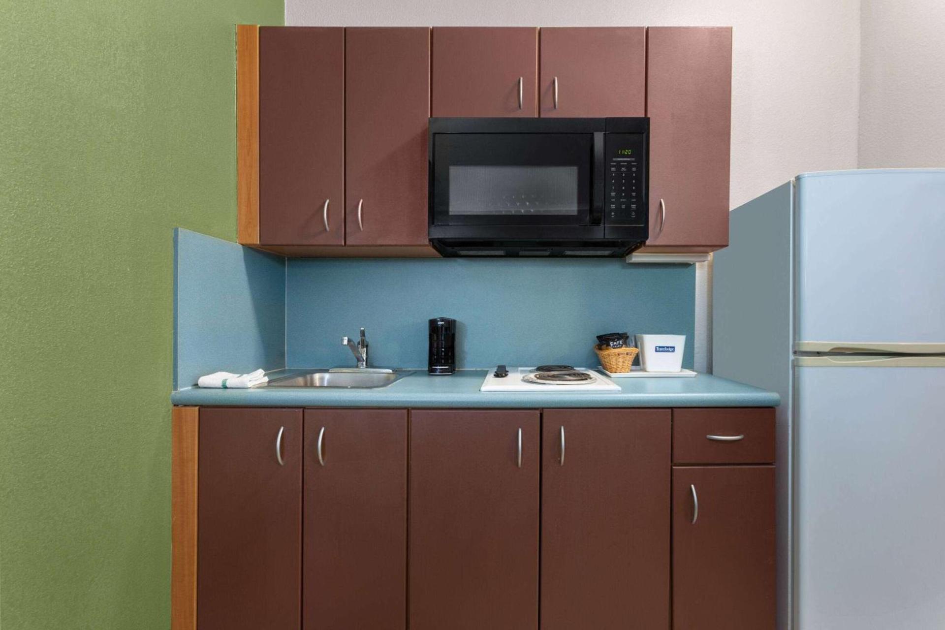 Travelodge Suites by Wyndham Lake Okeechobee photo 11