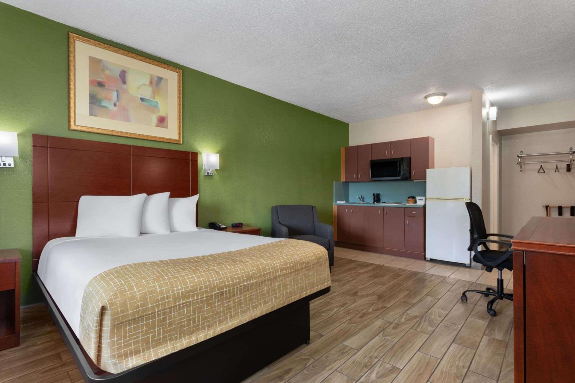 Travelodge Suites by Wyndham Lake Okeechobee photo 9