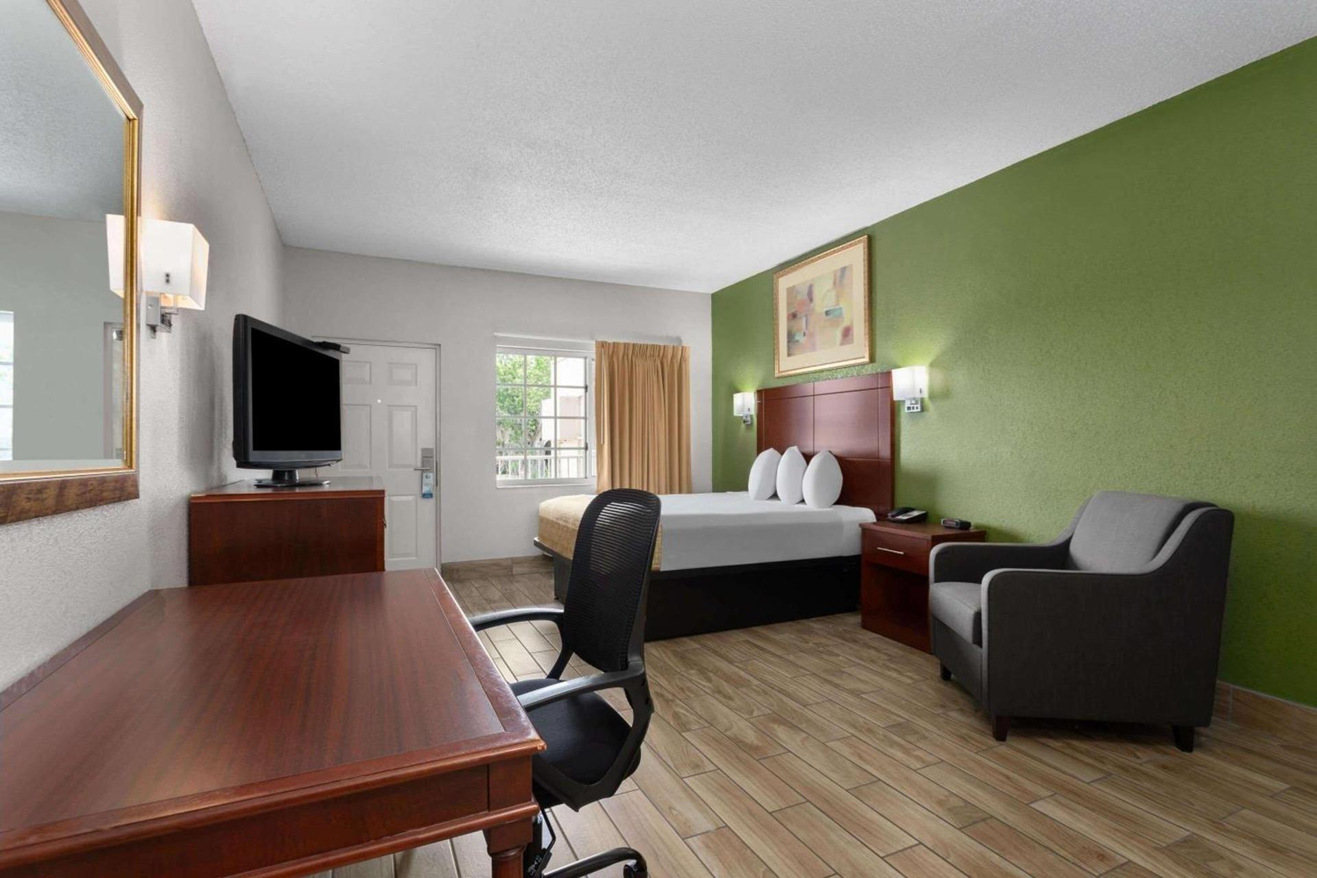 Travelodge Suites by Wyndham Lake Okeechobee photo 8