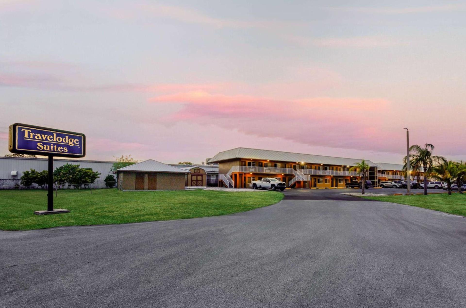 Travelodge Suites by Wyndham Lake Okeechobee photo 5