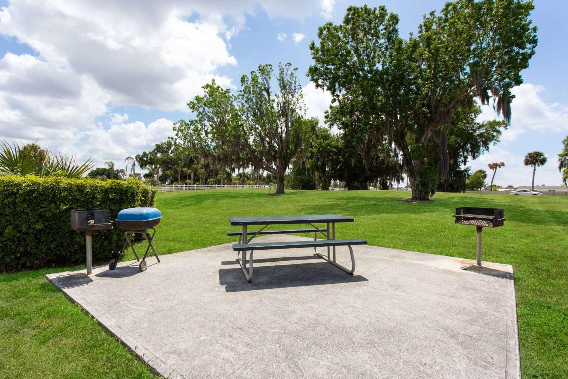 Travelodge Suites by Wyndham Lake Okeechobee photo 6