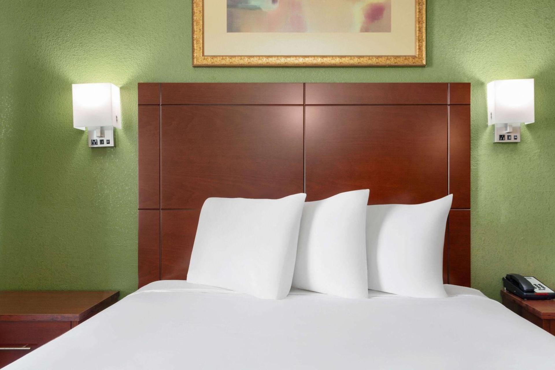 Travelodge Suites by Wyndham Lake Okeechobee photo 10