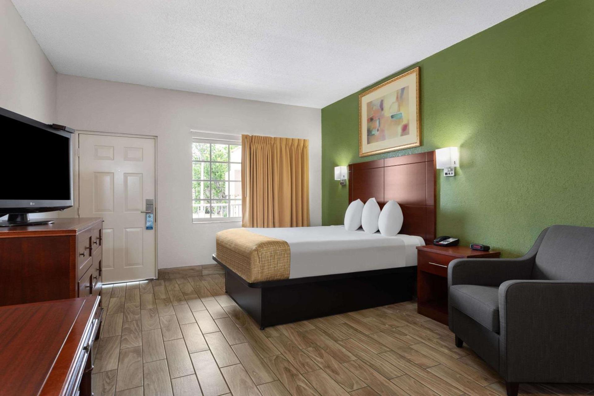 Travelodge Suites by Wyndham Lake Okeechobee photo 12
