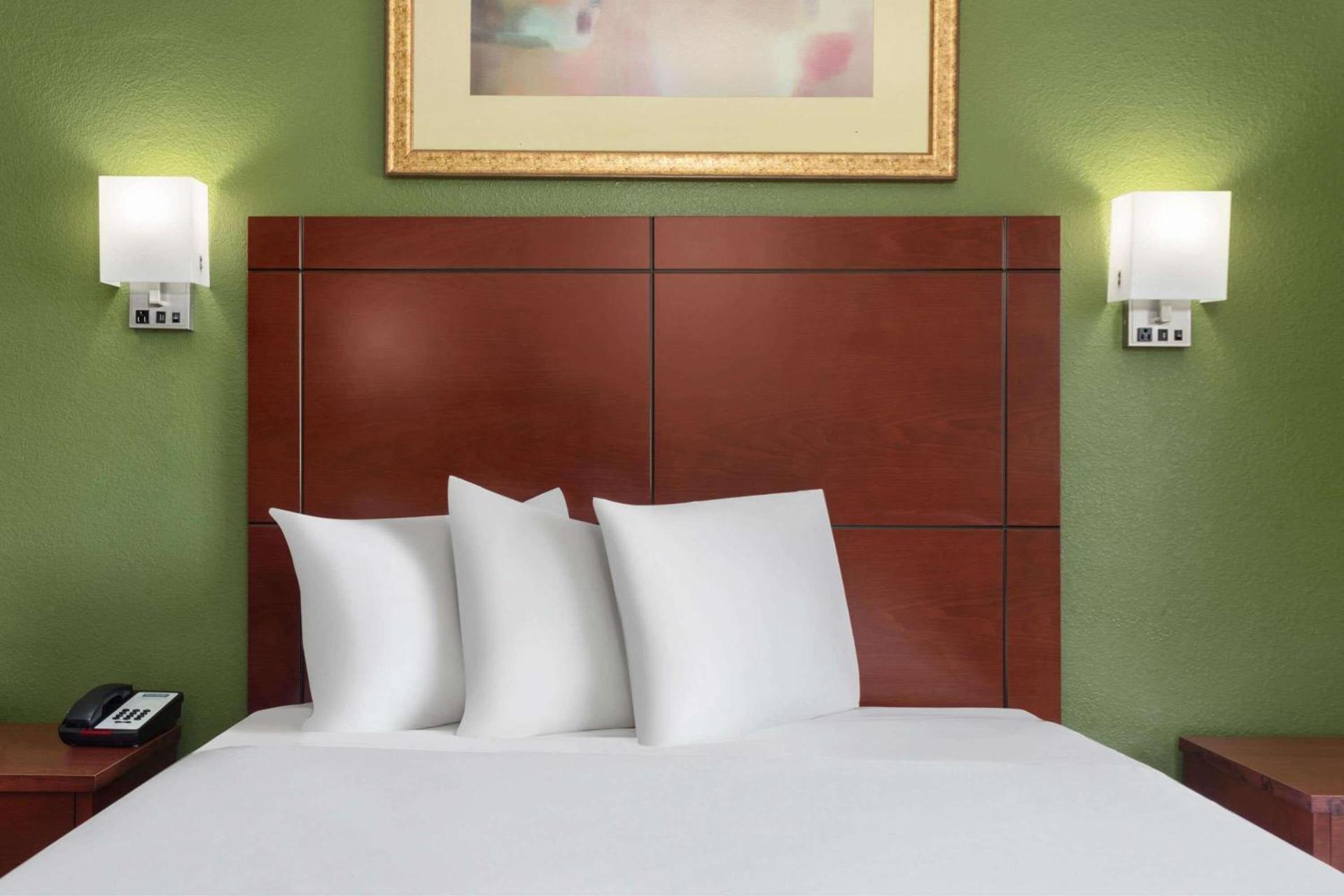 Travelodge Suites by Wyndham Lake Okeechobee photo 18
