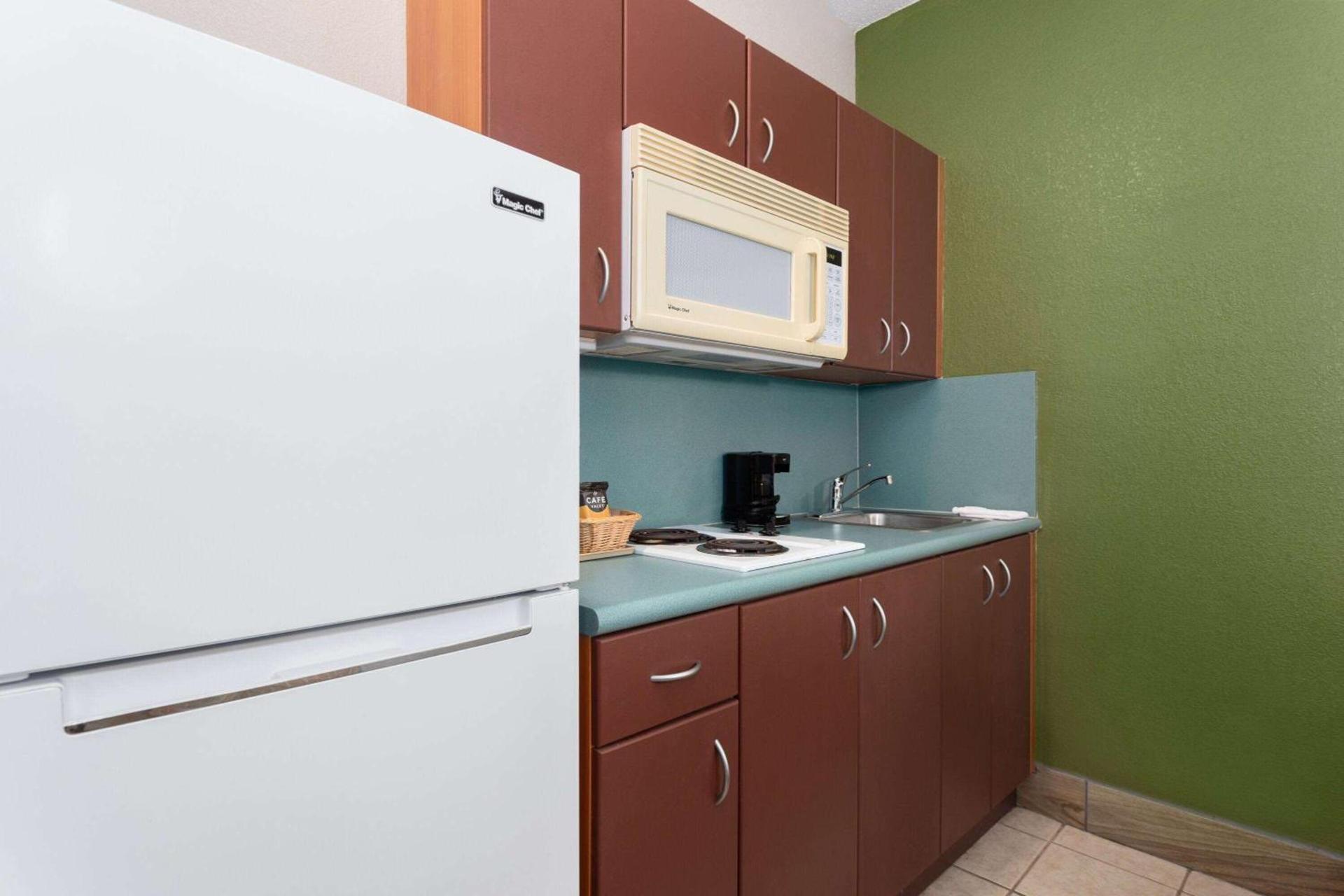 Travelodge Suites by Wyndham Lake Okeechobee photo 16