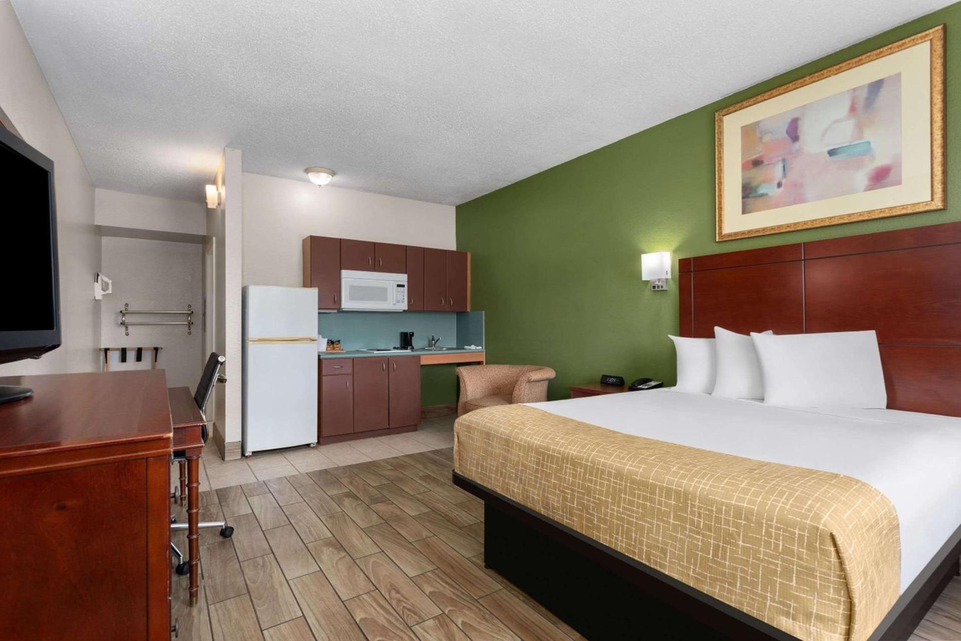 Travelodge Suites by Wyndham Lake Okeechobee photo 17