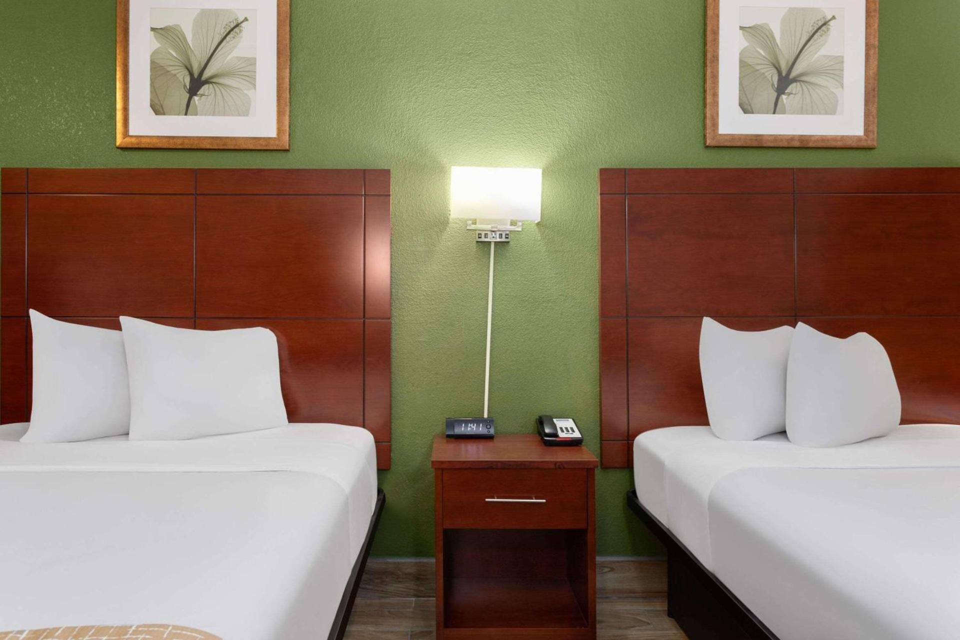 Travelodge Suites by Wyndham Lake Okeechobee photo 15