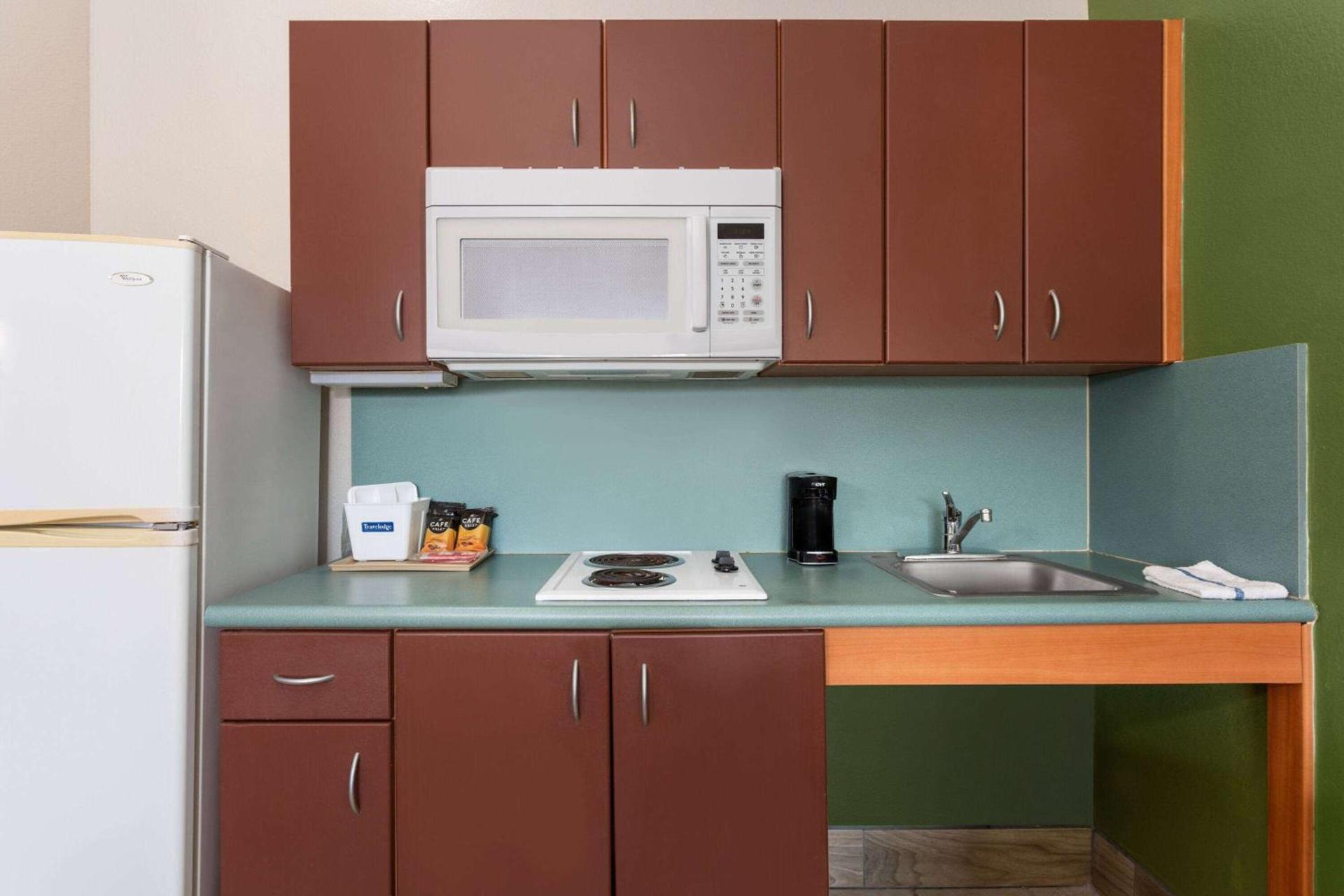 Travelodge Suites by Wyndham Lake Okeechobee photo 19