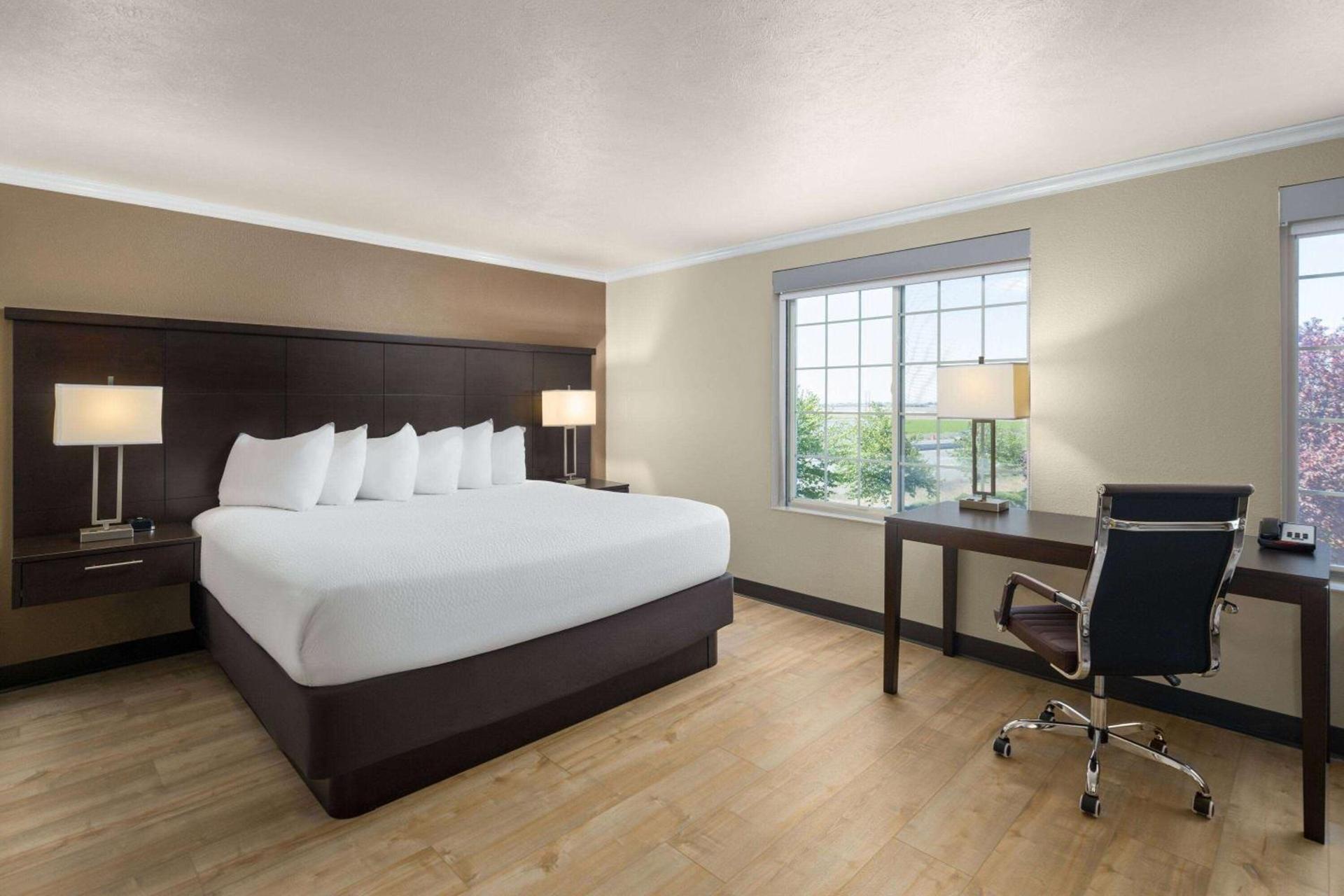 Ramada by Wyndham Moses Lake photo 14