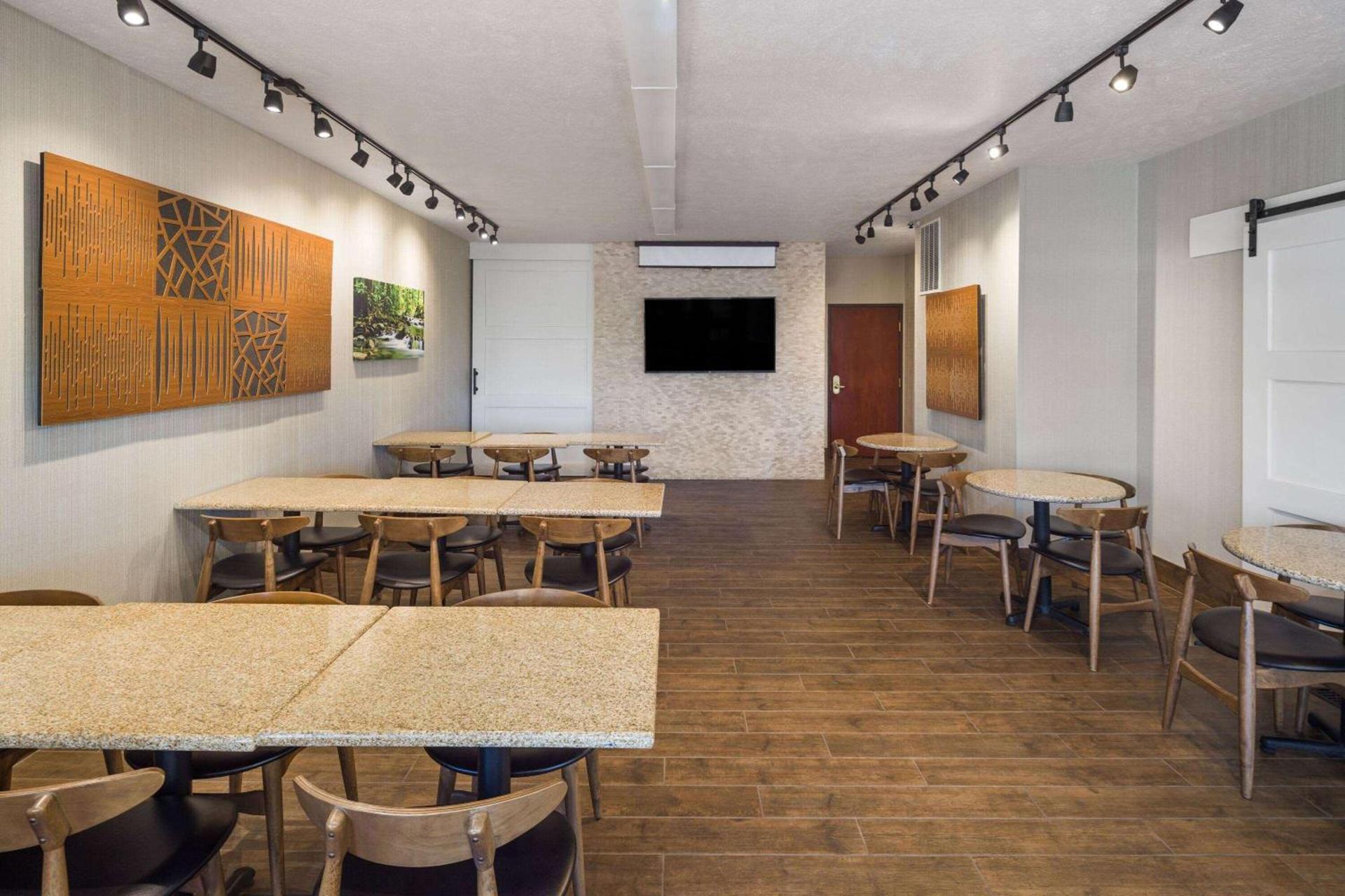 Ramada by Wyndham Moses Lake photo 8