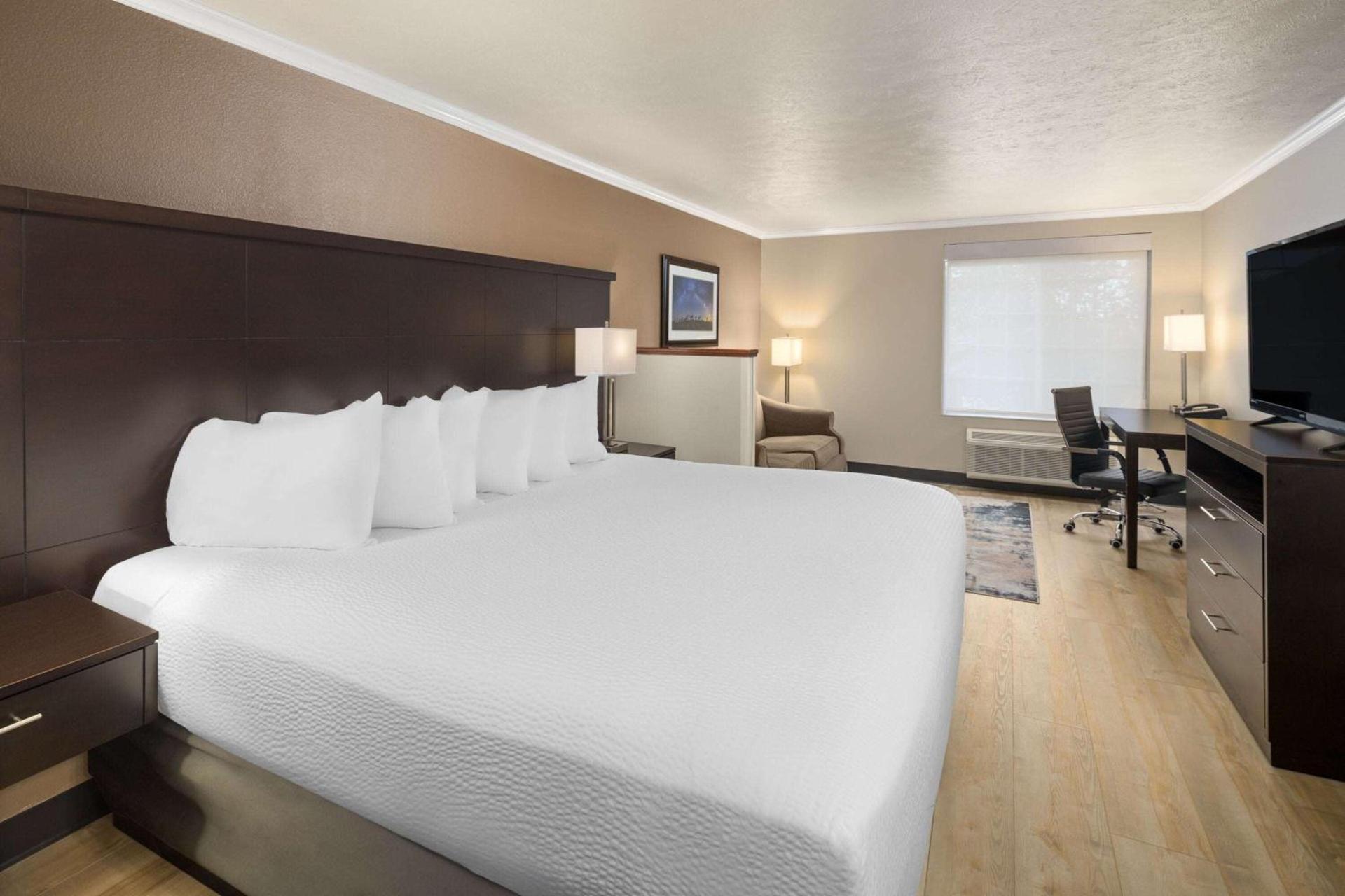 Ramada by Wyndham Moses Lake photo 16