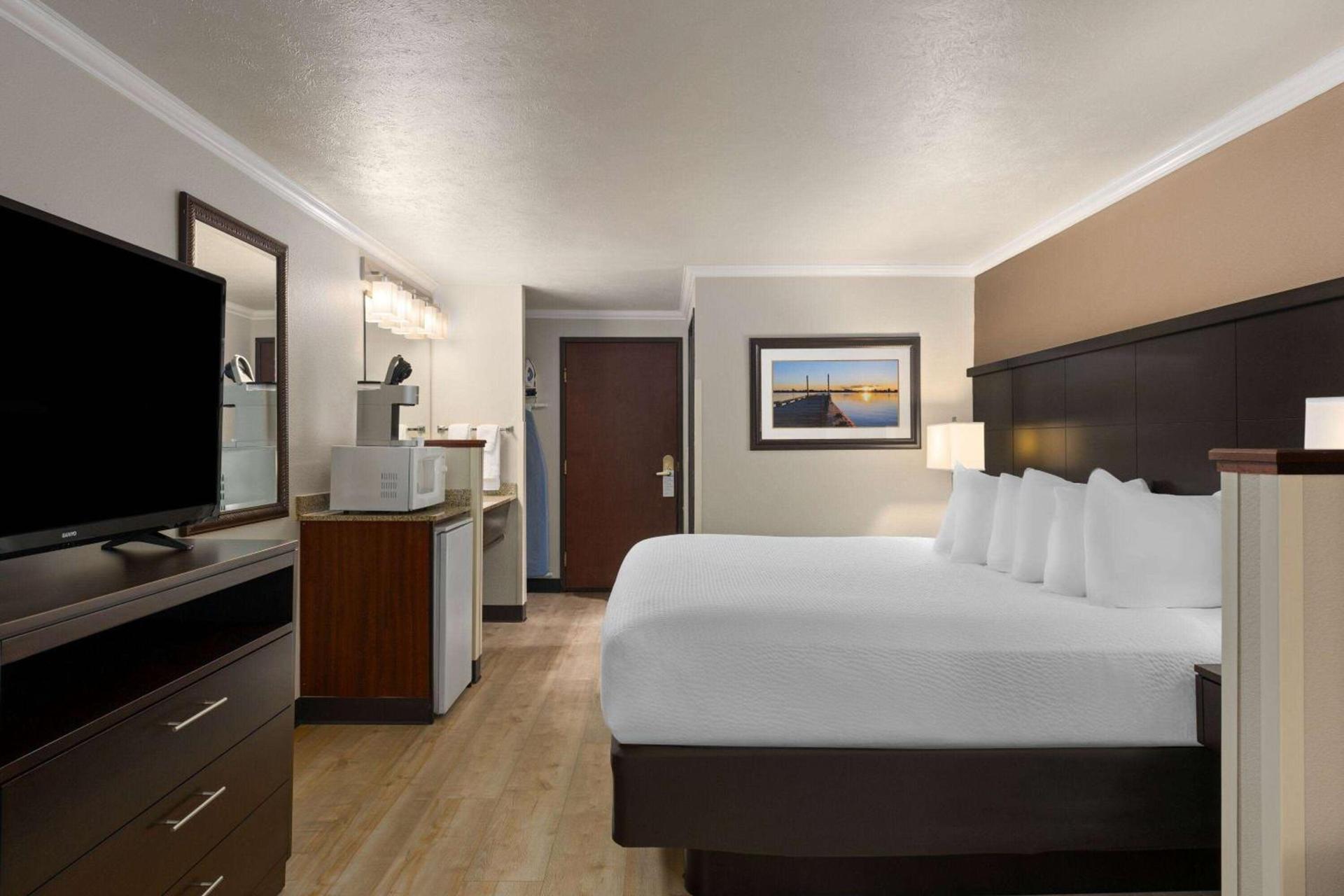Ramada by Wyndham Moses Lake photo 17