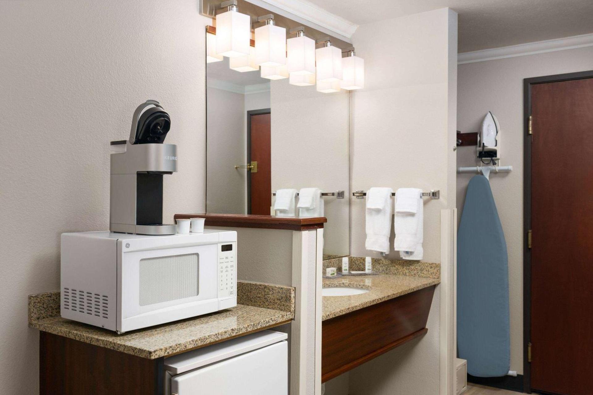 Ramada by Wyndham Moses Lake photo 19