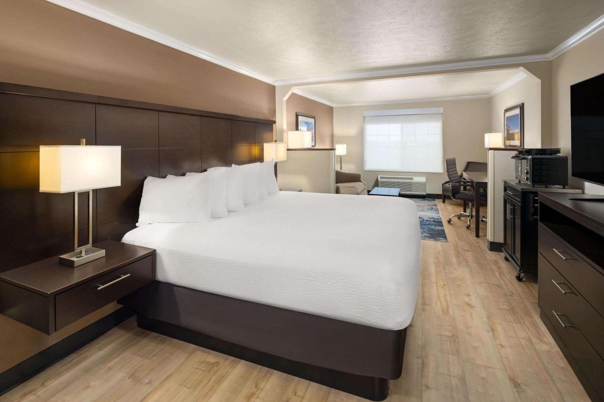 Ramada by Wyndham Moses Lake photo 25