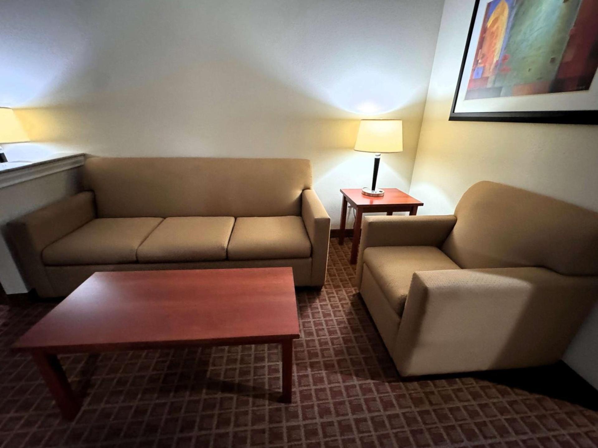 Ramada by Wyndham College Station photo 40