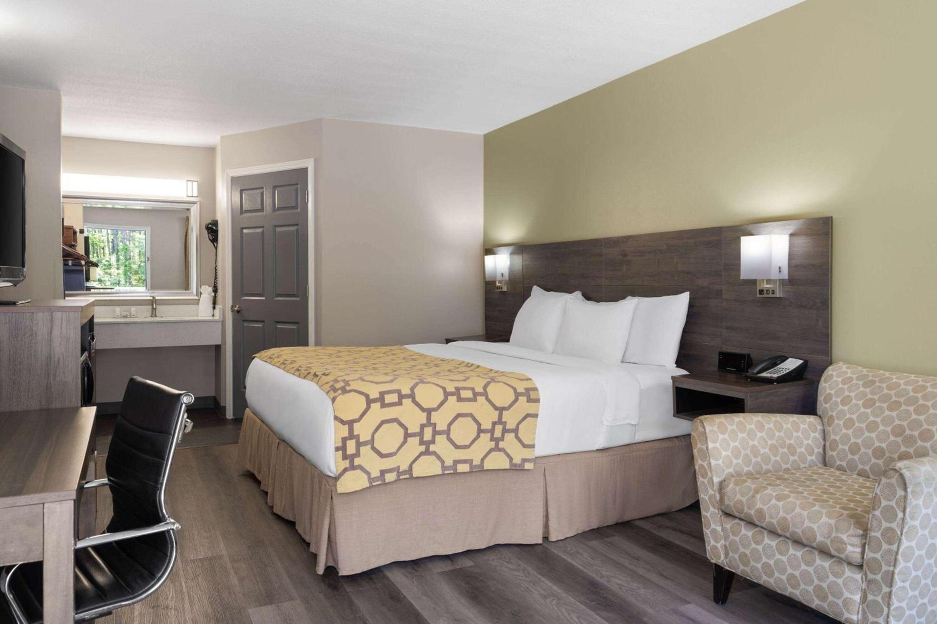 Baymont by Wyndham Kingsland photo 11