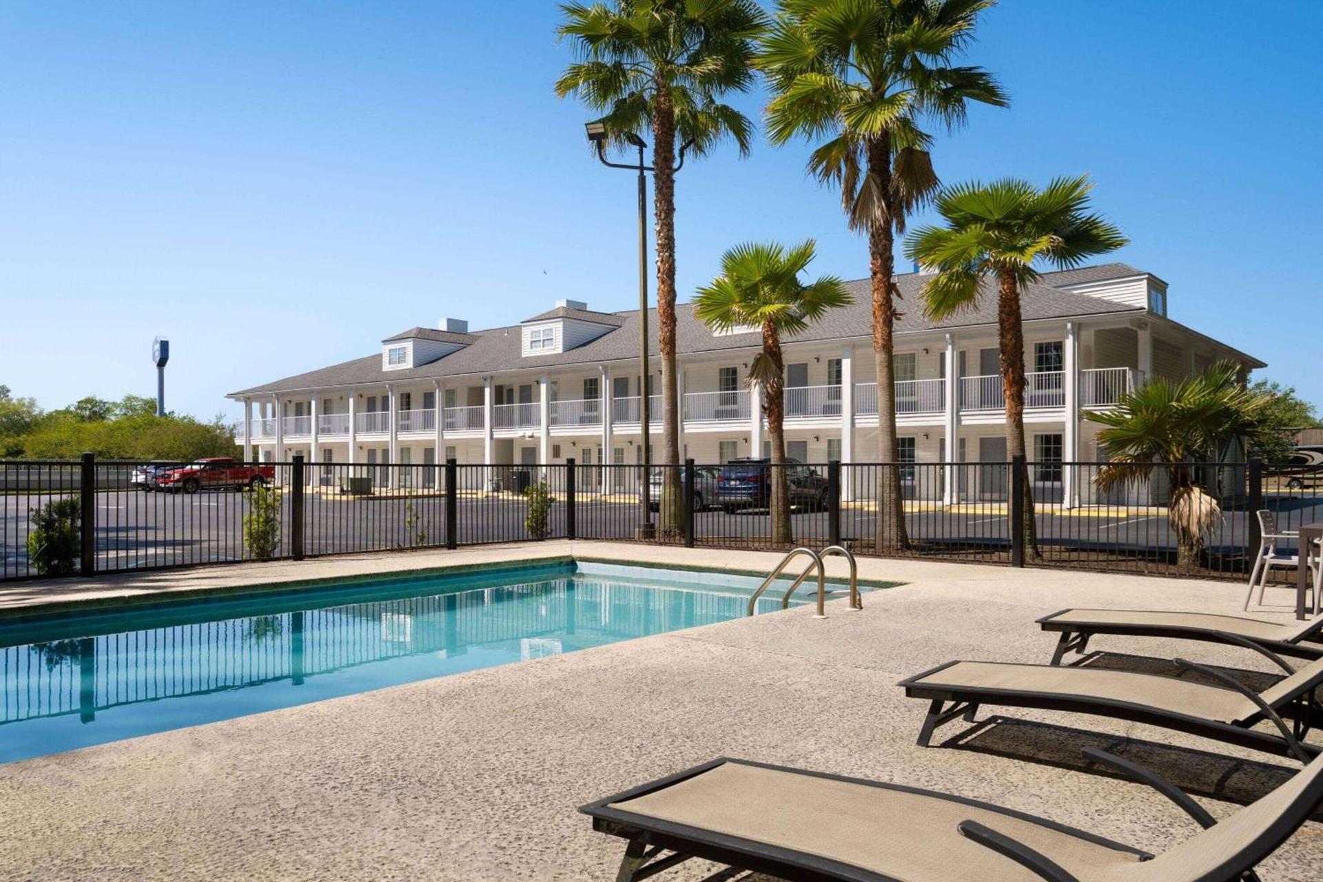 Baymont by Wyndham Kingsland photo 2