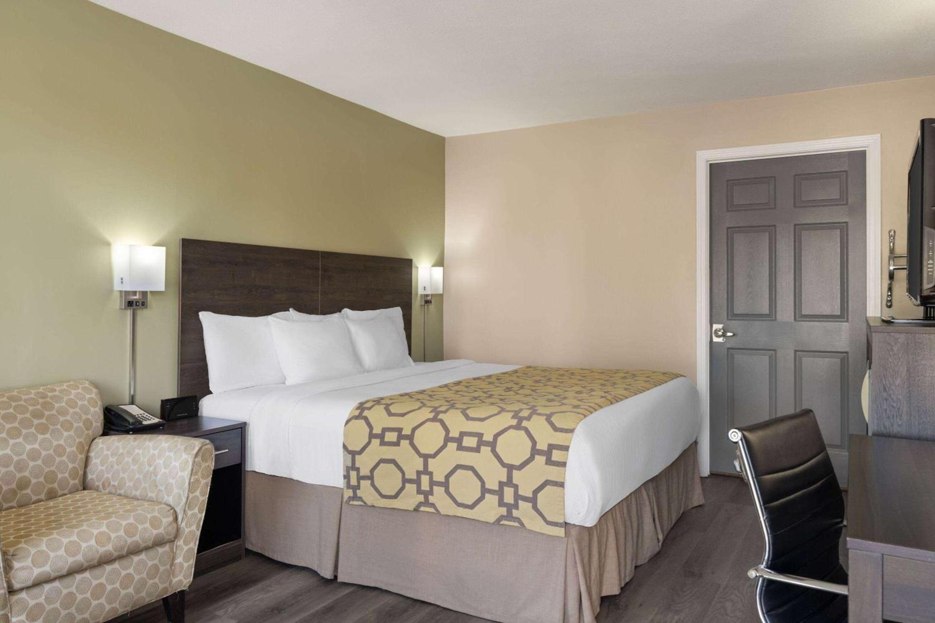 Baymont by Wyndham Kingsland photo 17