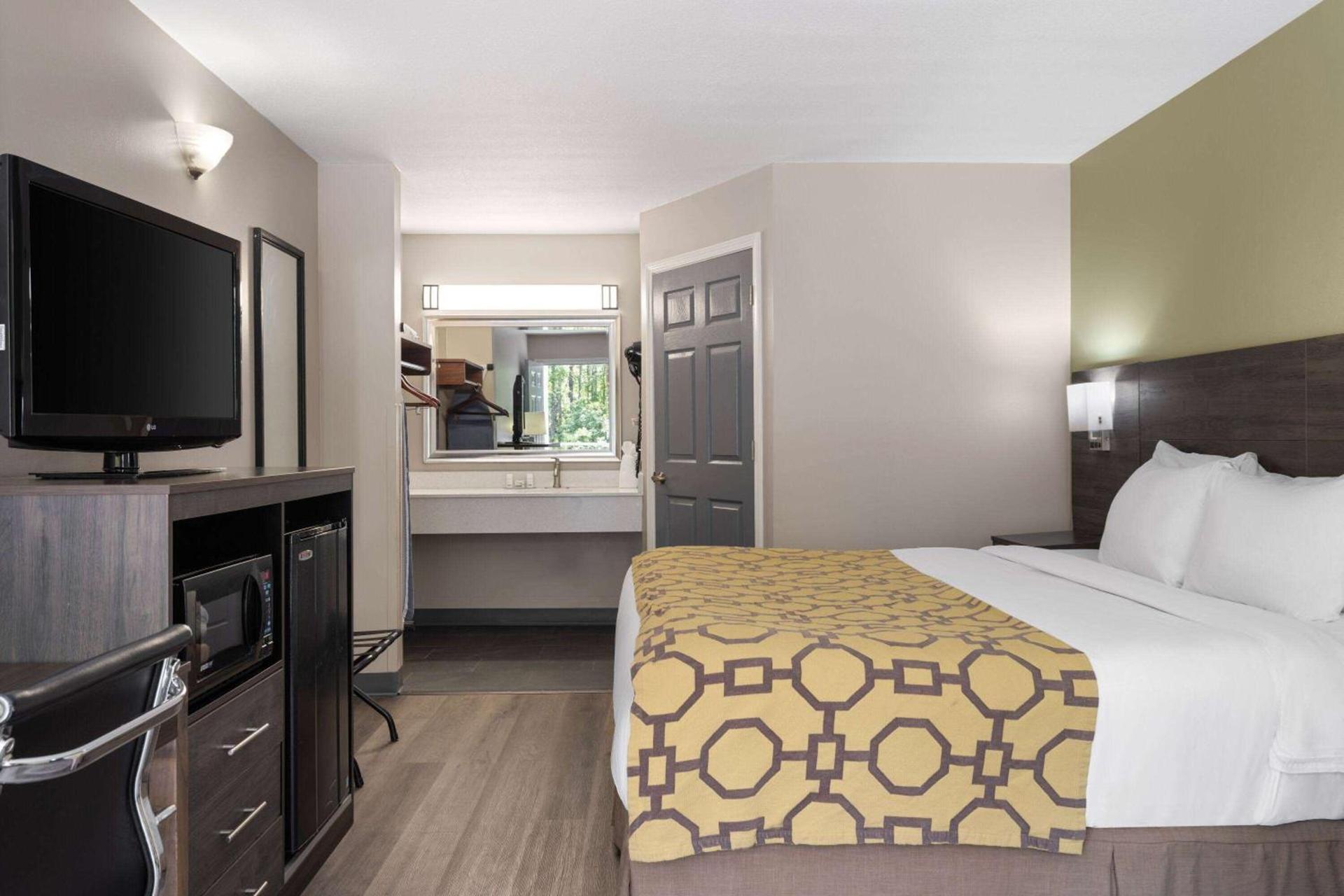 Baymont by Wyndham Kingsland photo 12