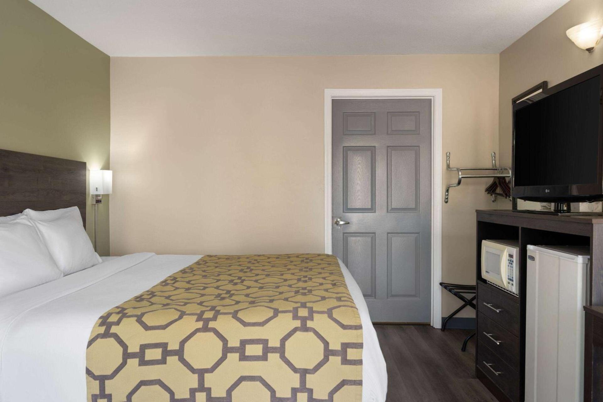 Baymont by Wyndham Kingsland photo 18