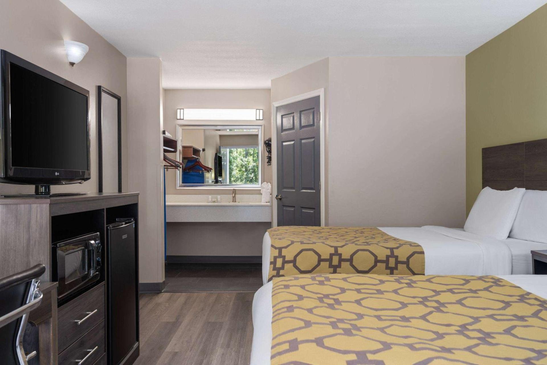 Baymont by Wyndham Kingsland photo 21