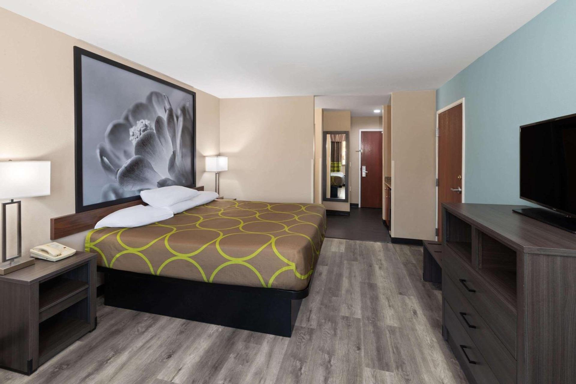 Super 8 by Wyndham Lubbock West photo 3