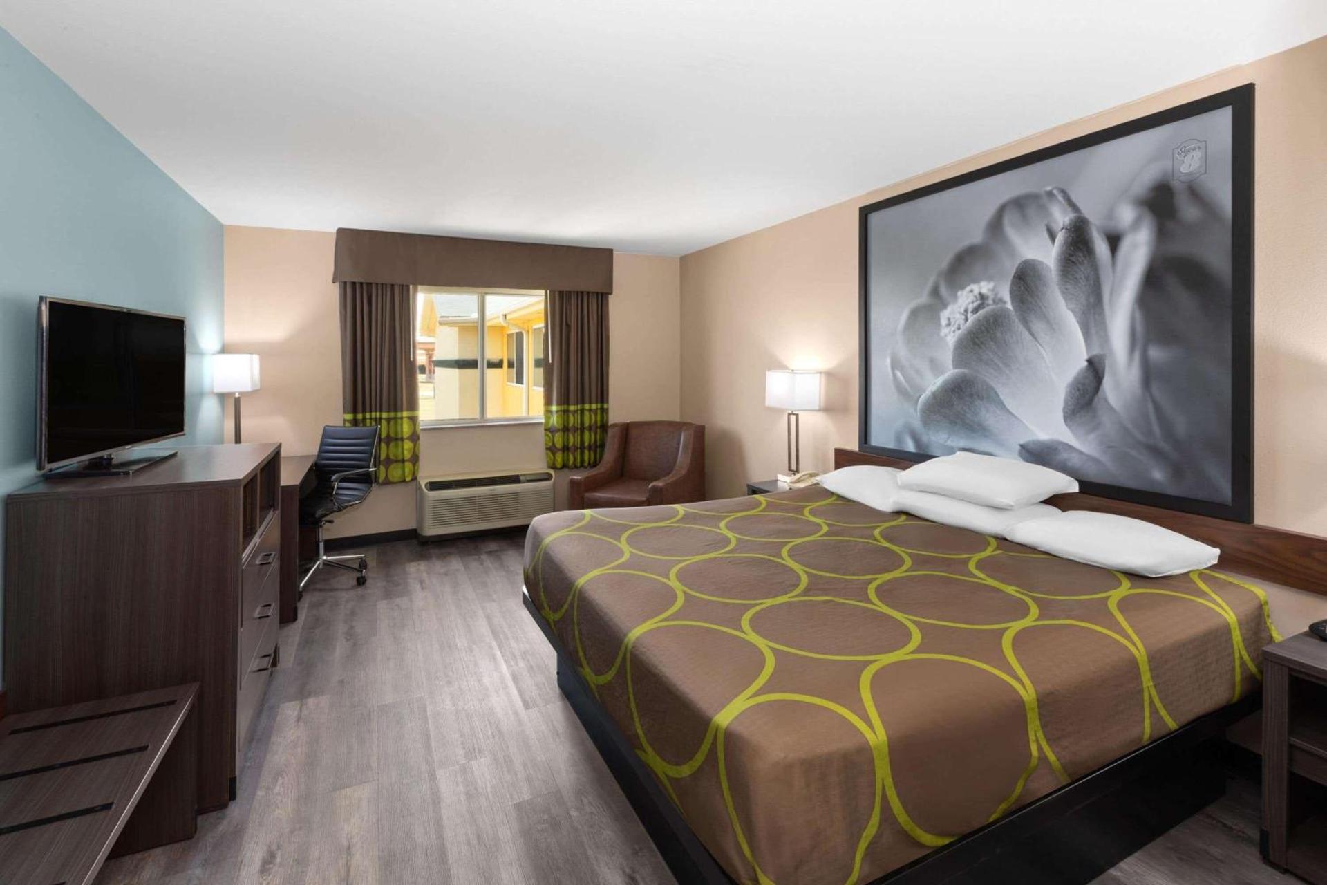 Super 8 by Wyndham Lubbock West photo 4
