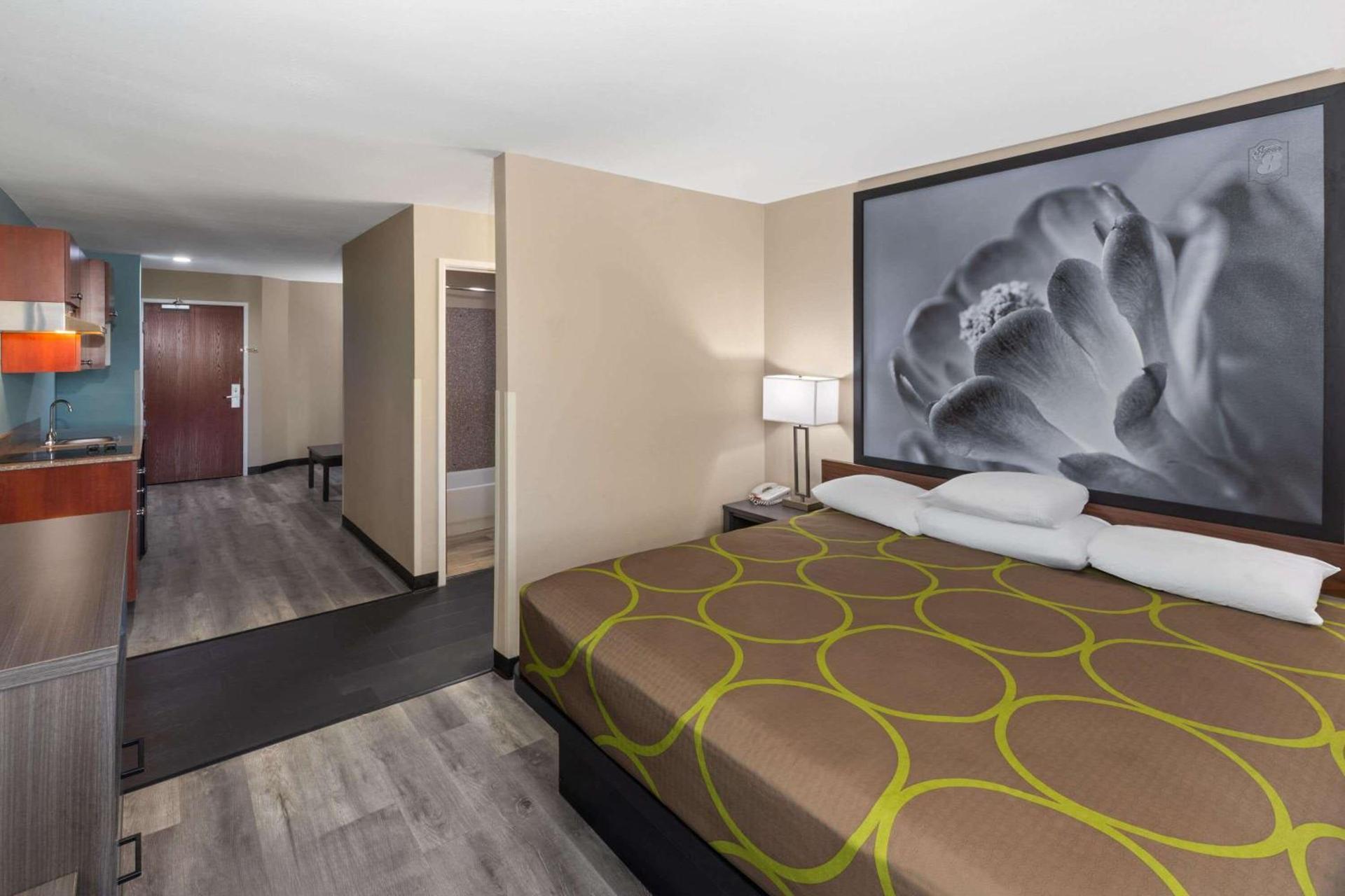 Super 8 by Wyndham Lubbock West photo 6