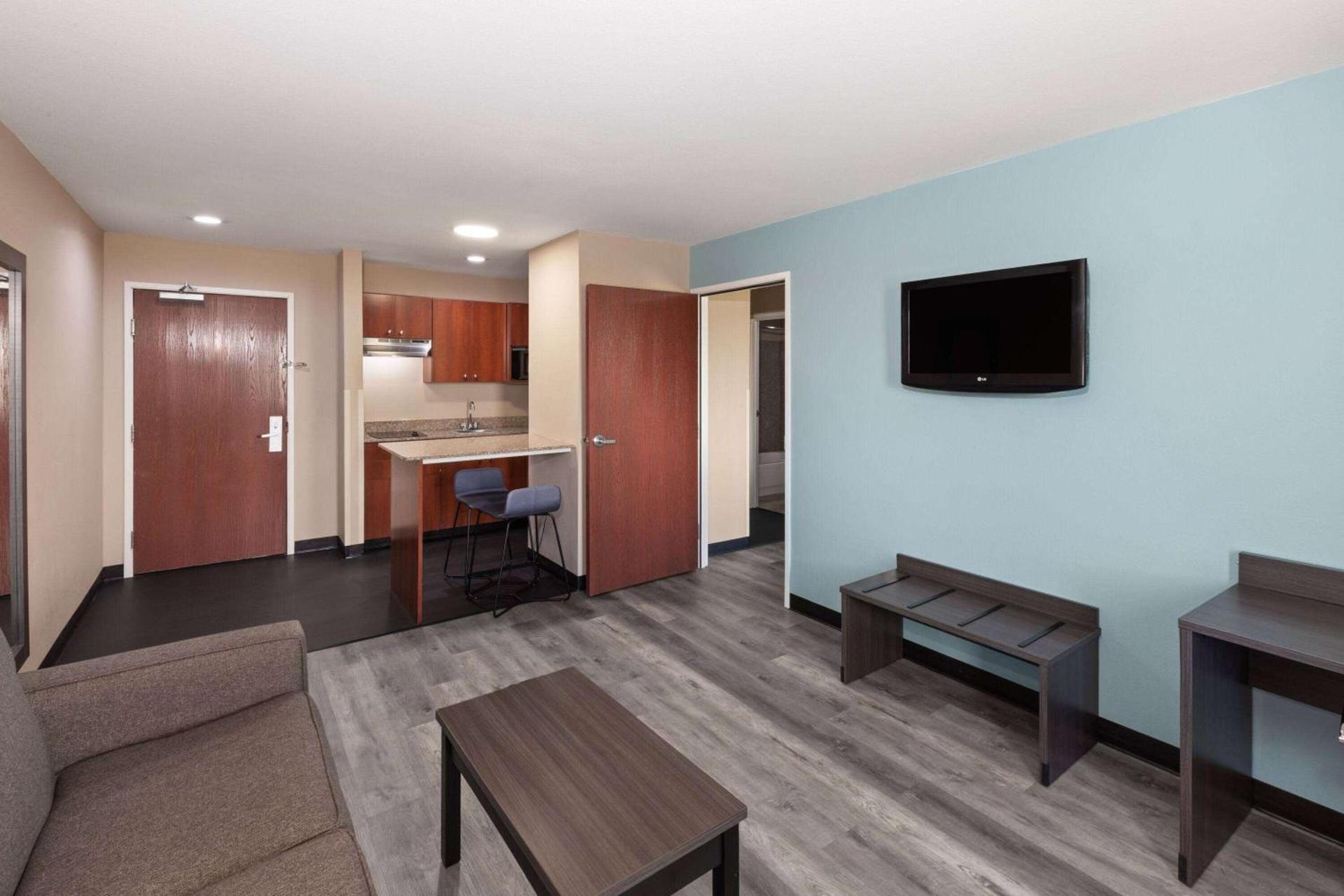 Super 8 by Wyndham Lubbock West photo 8