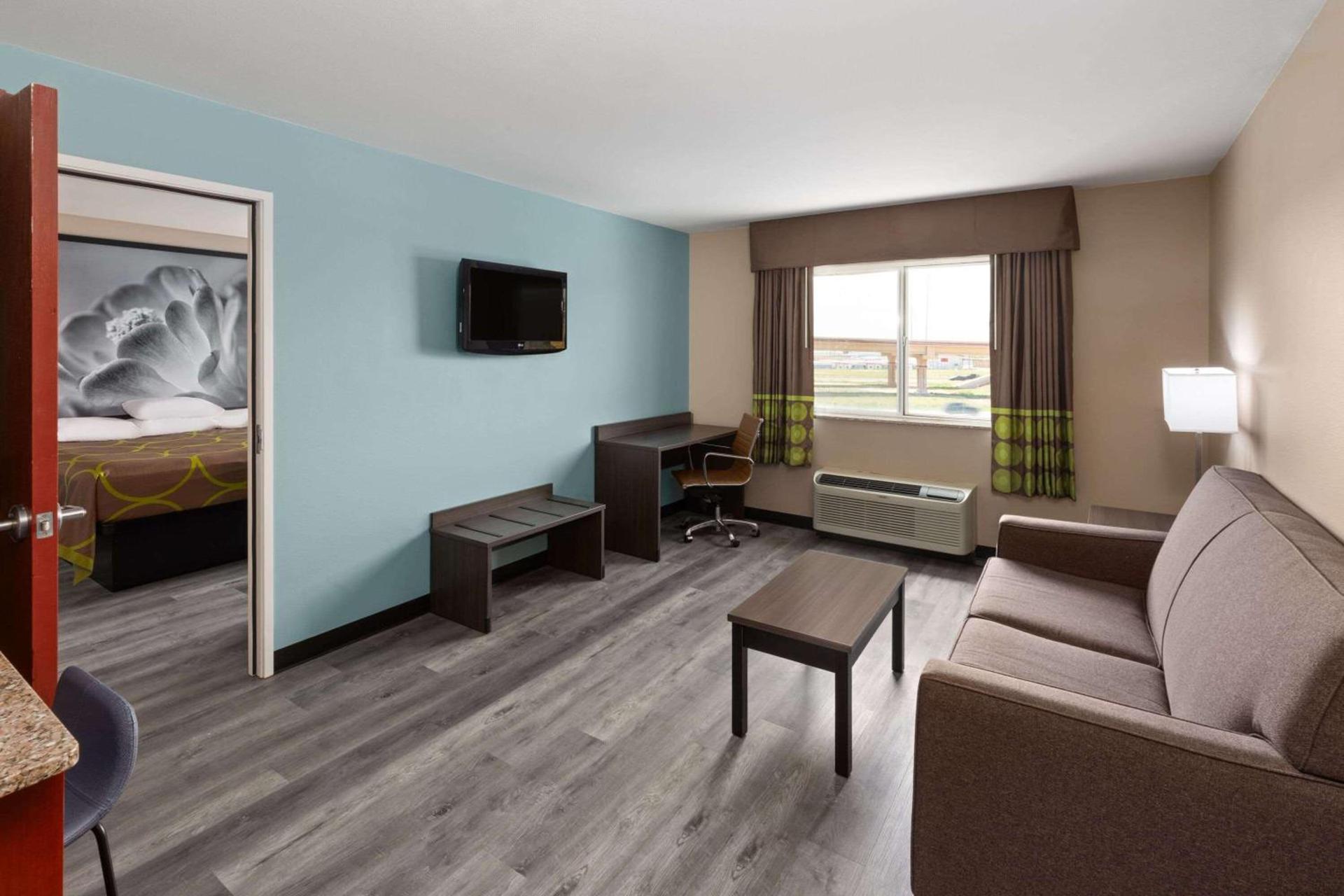 Super 8 by Wyndham Lubbock West photo 7