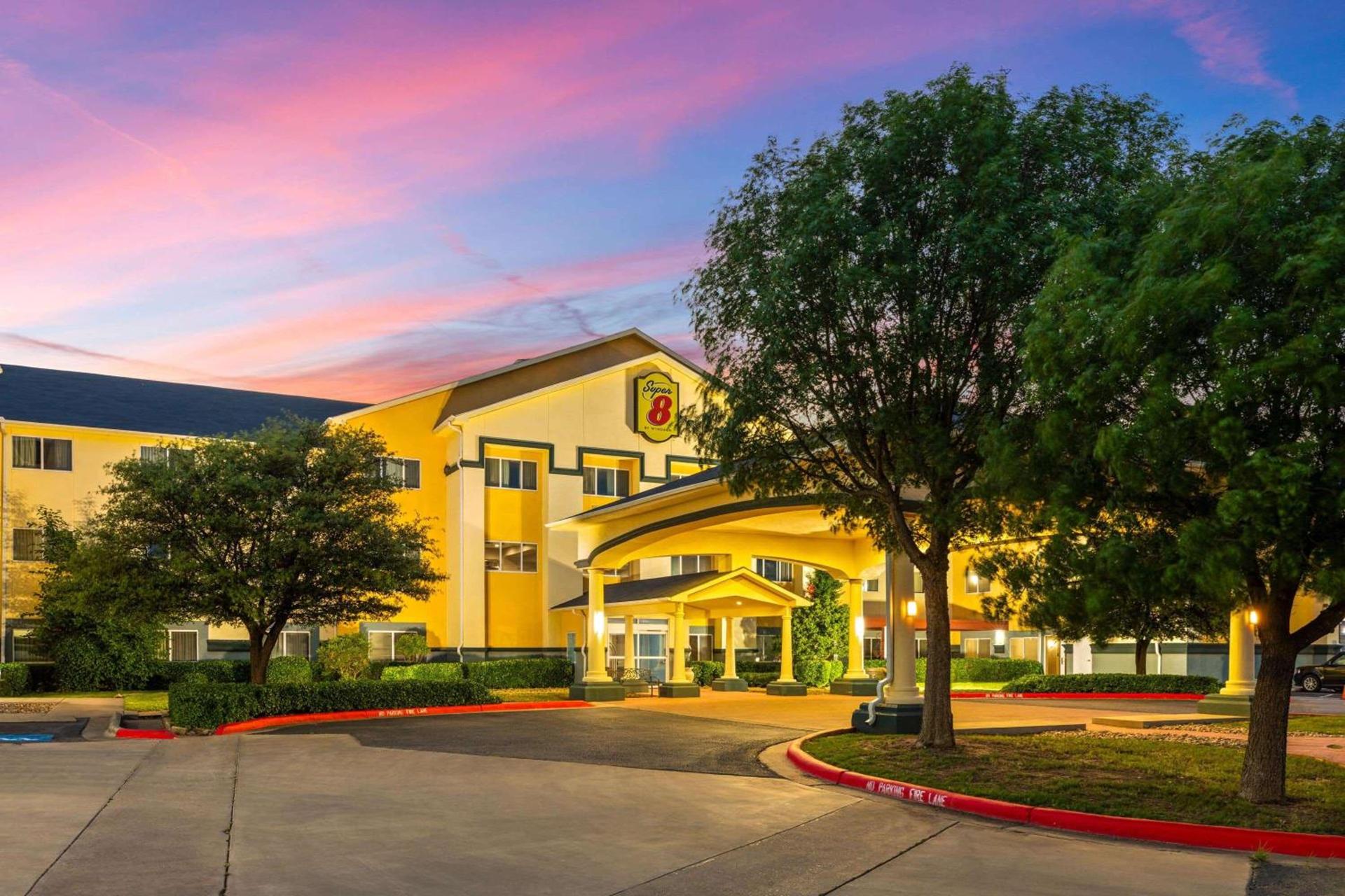 Super 8 by Wyndham Lubbock West photo 13