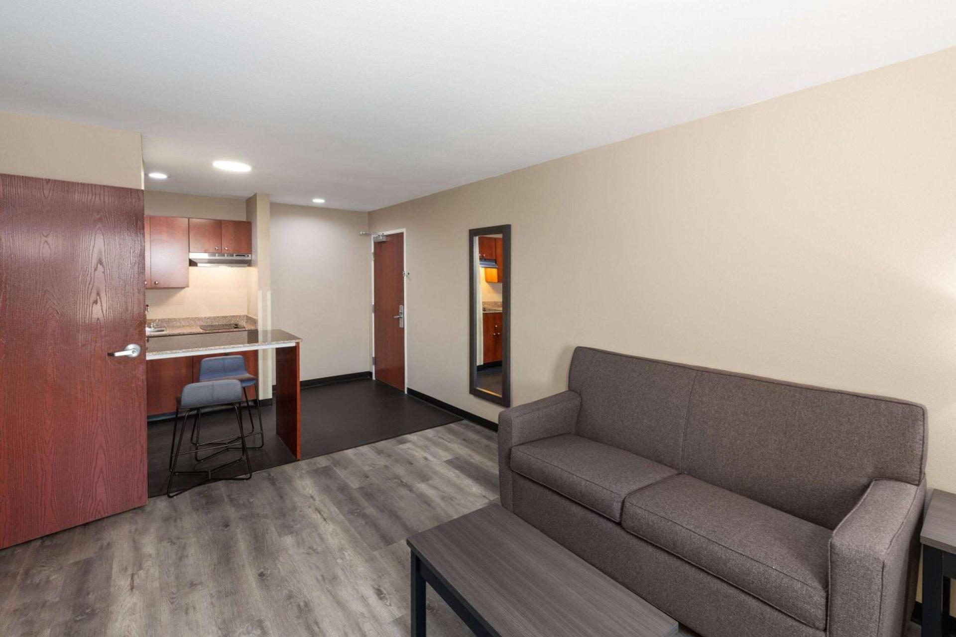 Super 8 by Wyndham Lubbock West photo 31