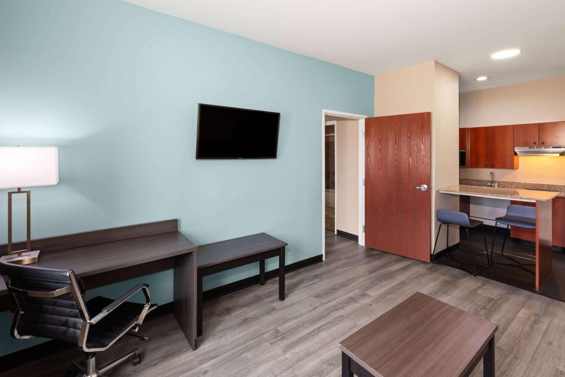Super 8 by Wyndham Lubbock West photo 36