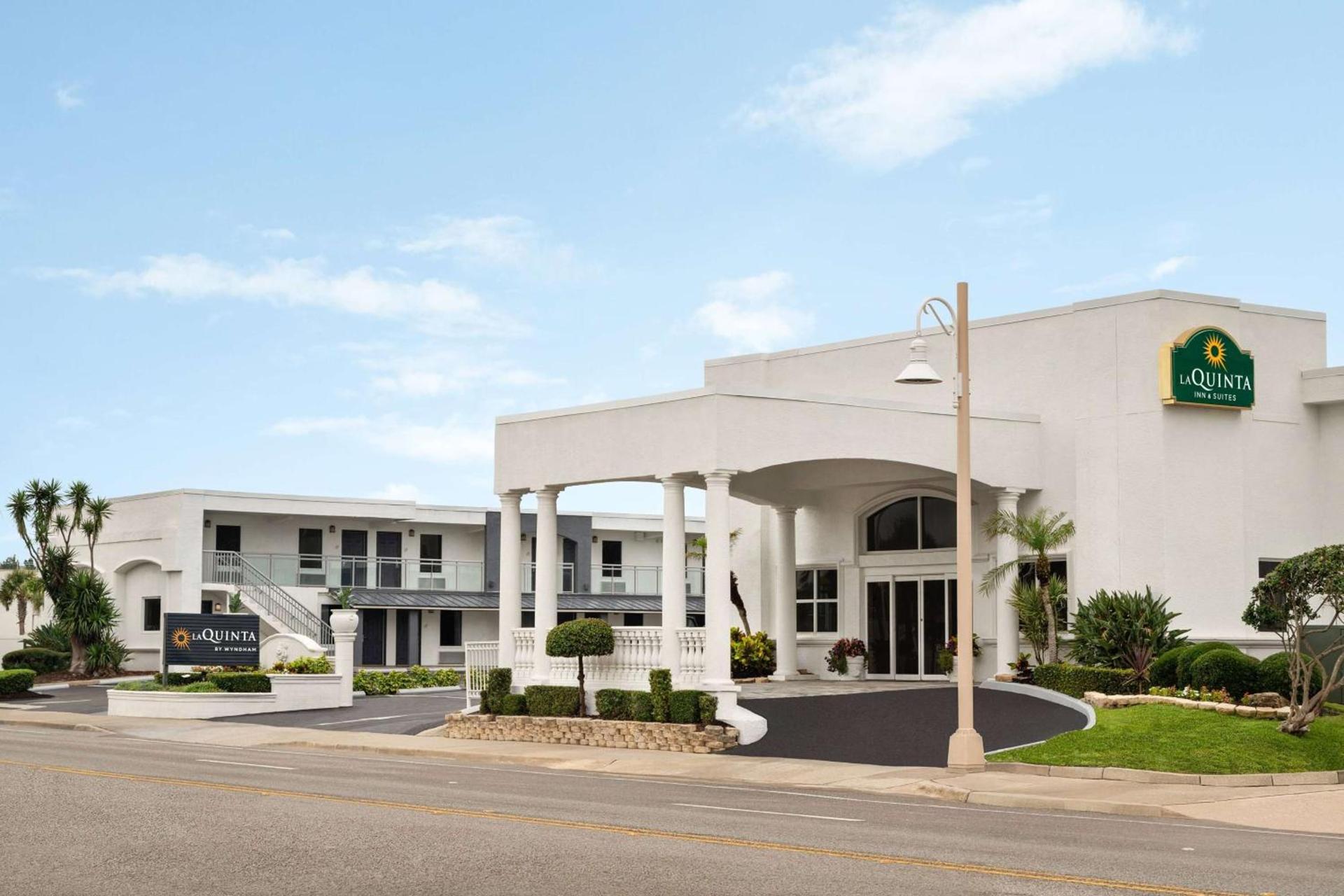 La Quinta by Wyndham Oceanfront Daytona Beach — hotel in Daytona Beach