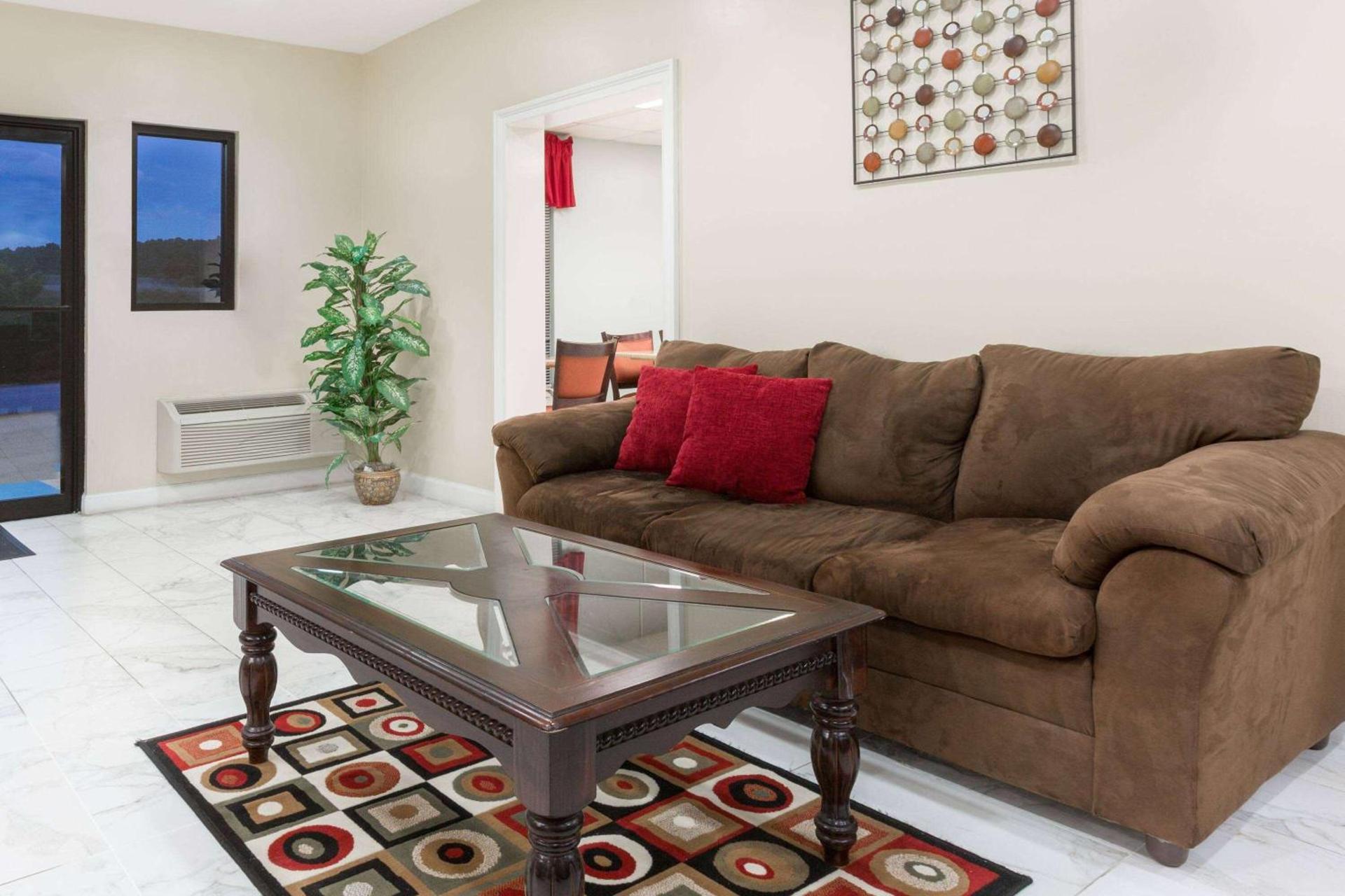 Ramada by Wyndham Pelham photo 4