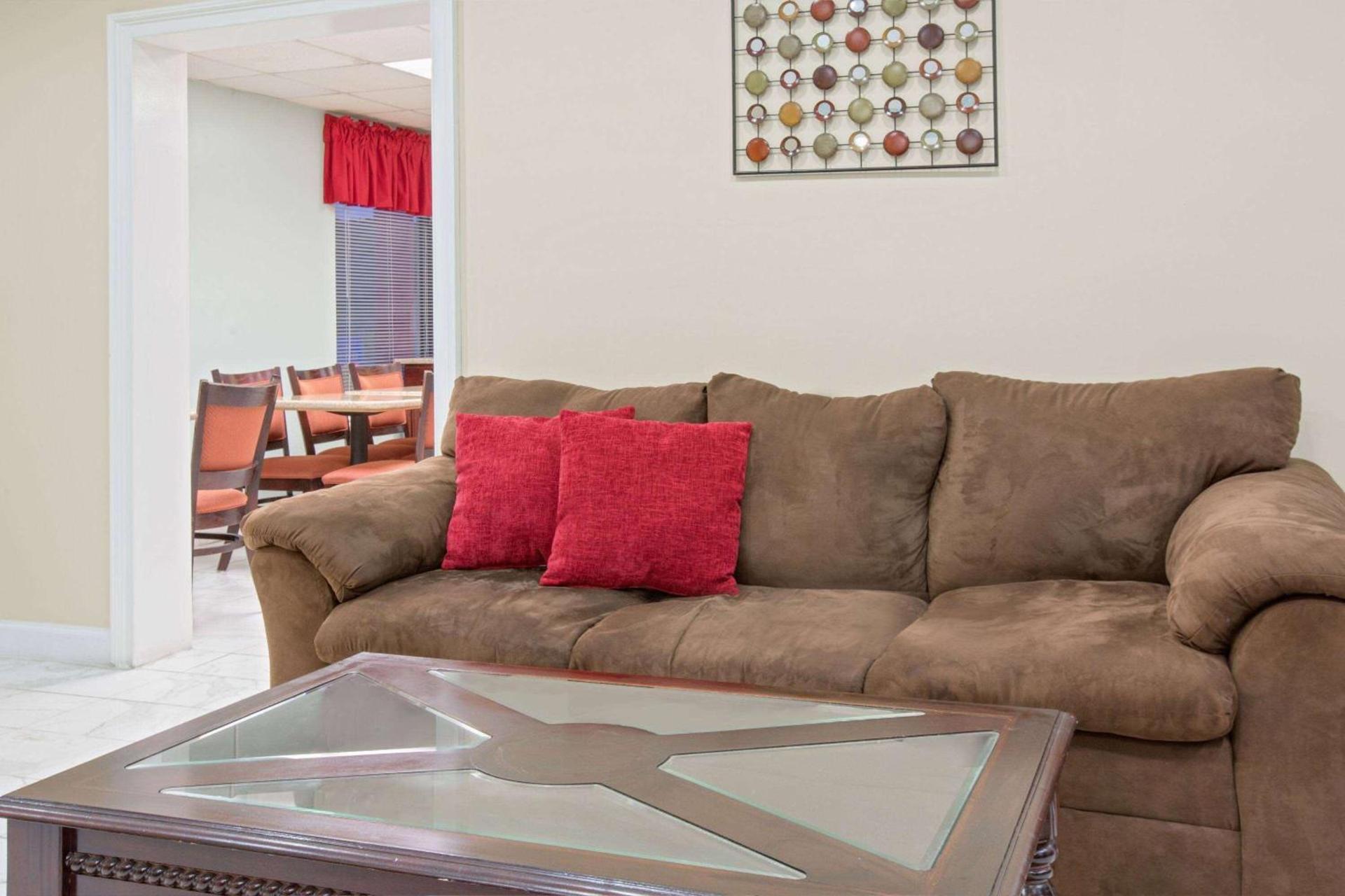 Ramada by Wyndham Pelham photo 5