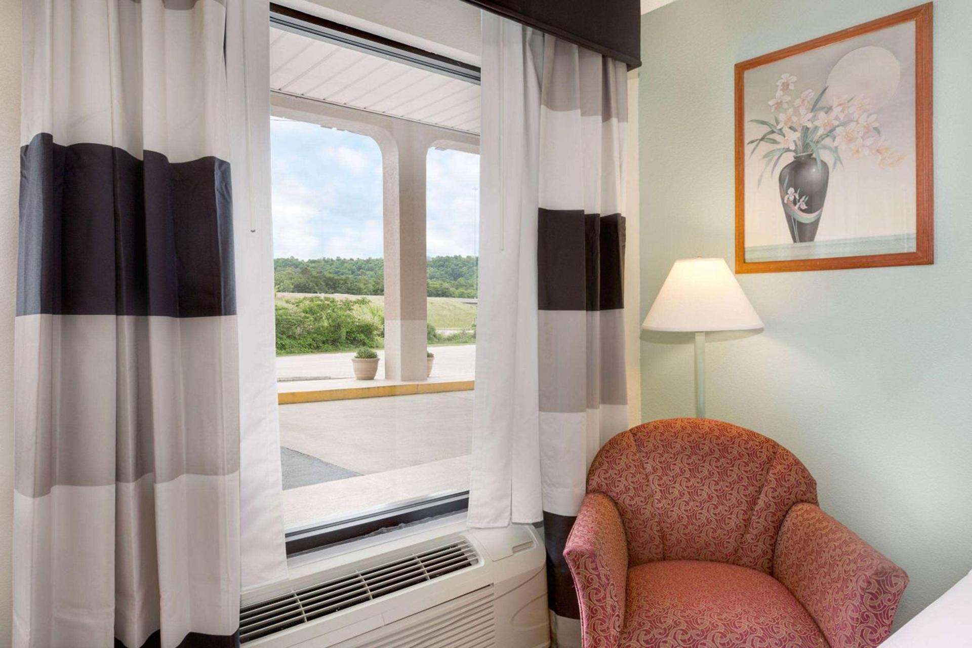 Ramada by Wyndham Pelham photo 11