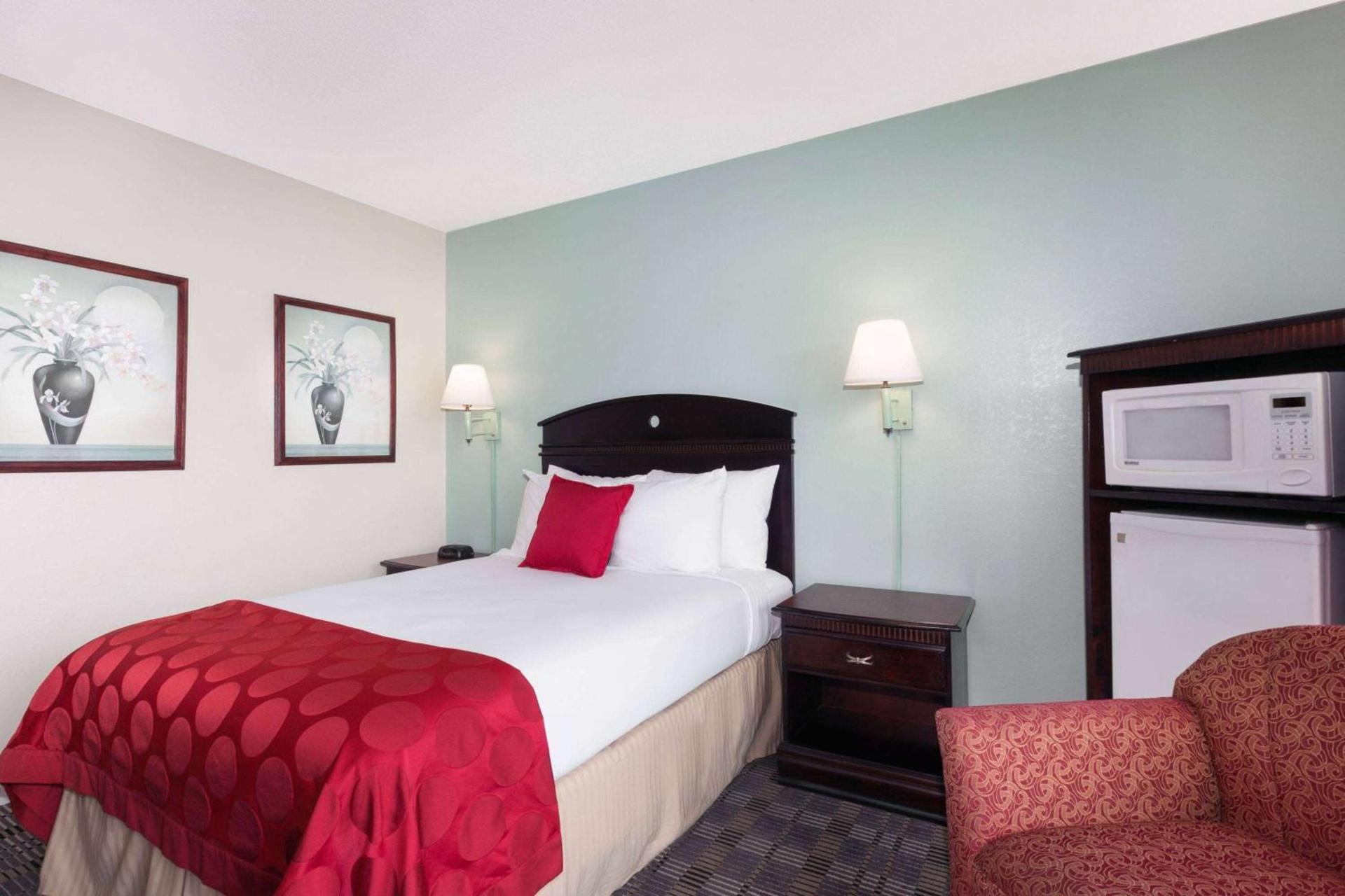 Ramada by Wyndham Pelham photo 14