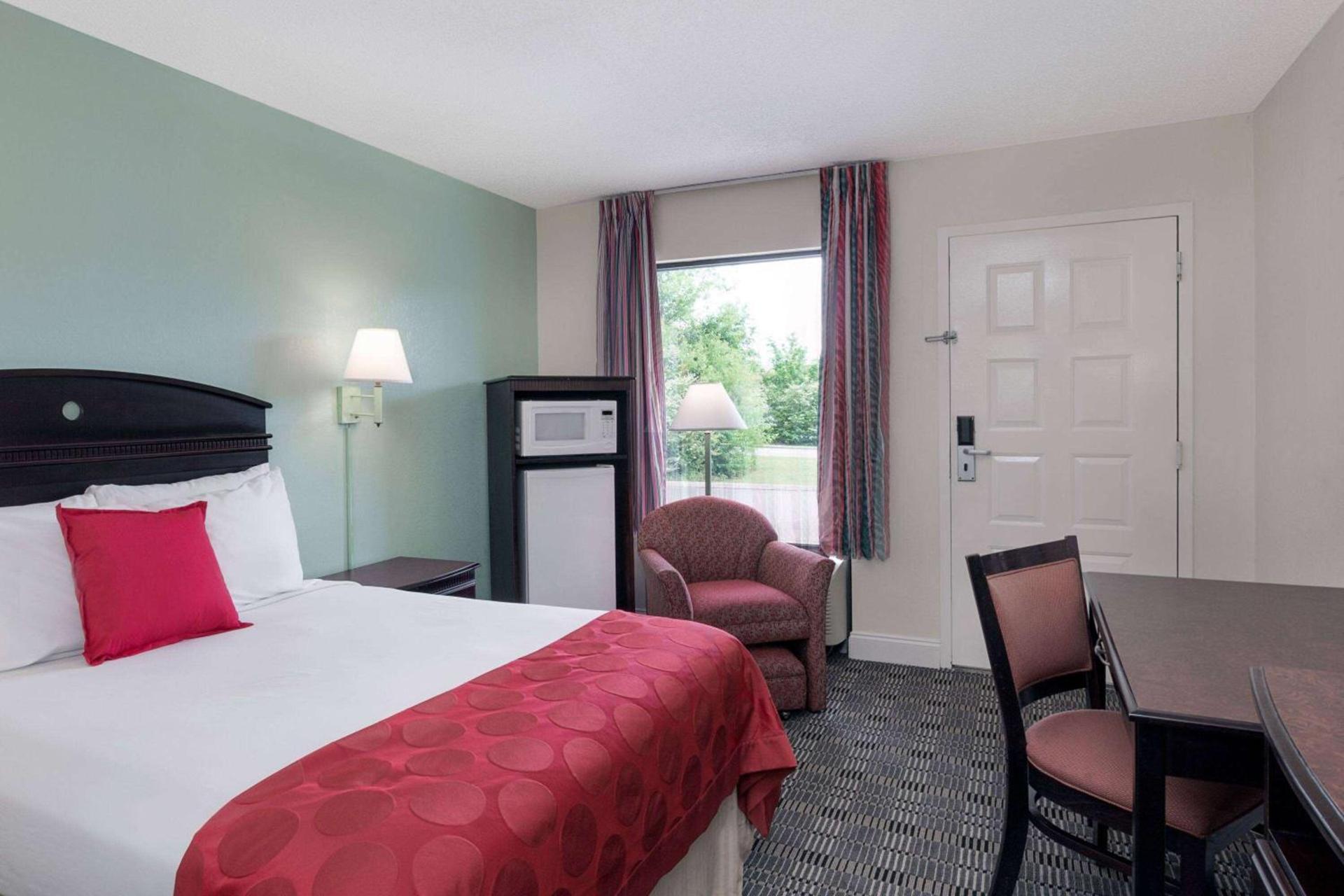 Ramada by Wyndham Pelham photo 15