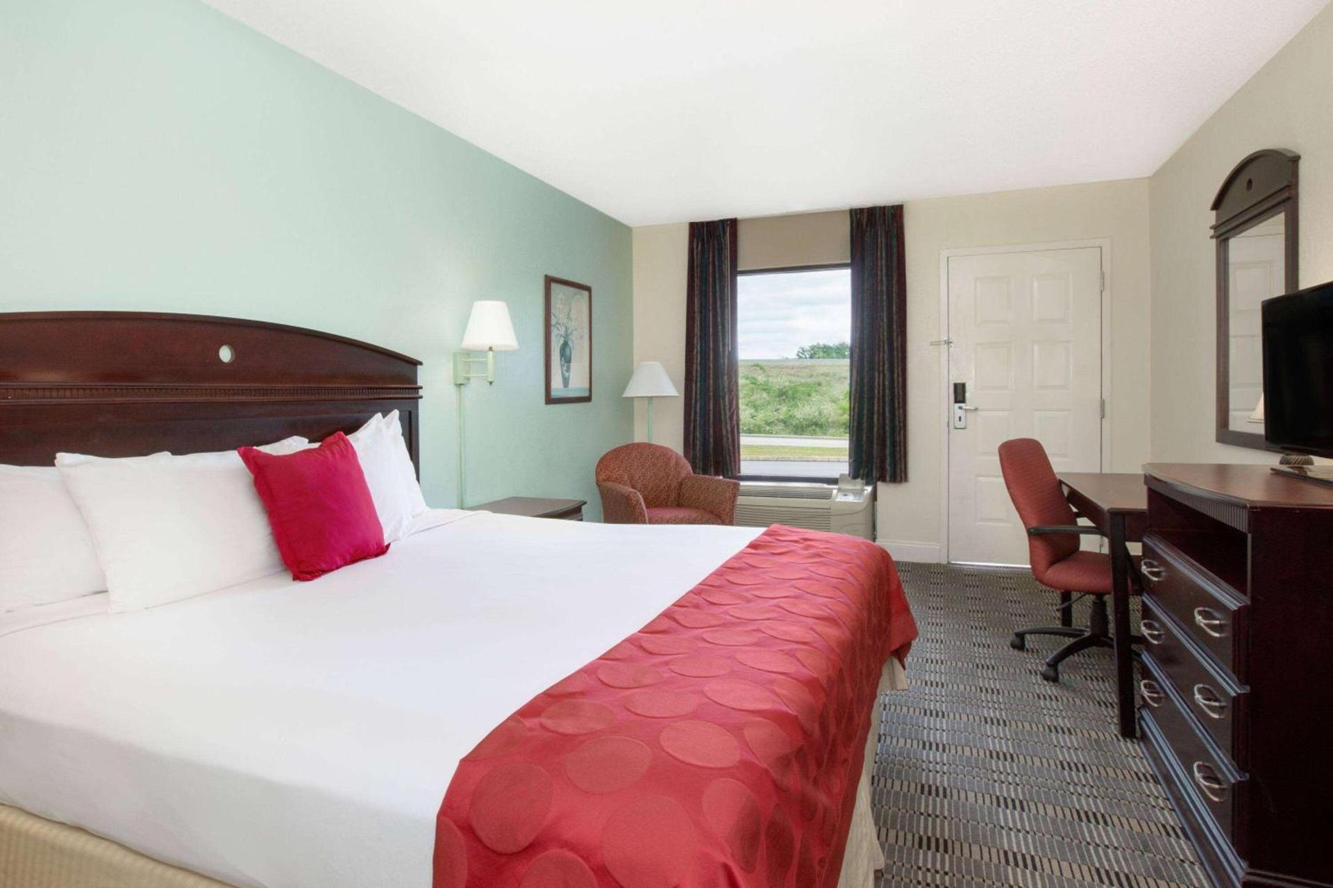 Ramada by Wyndham Pelham photo 18