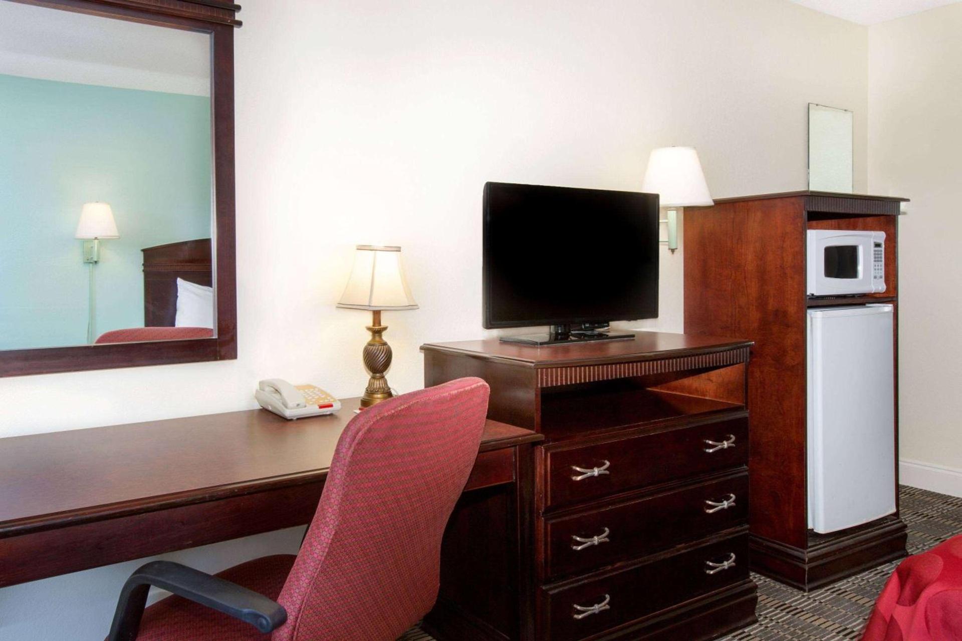 Ramada by Wyndham Pelham photo 19