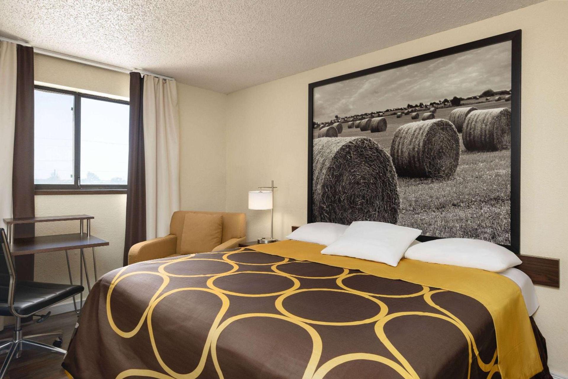 Super 8 by Wyndham Dodge City photo 43