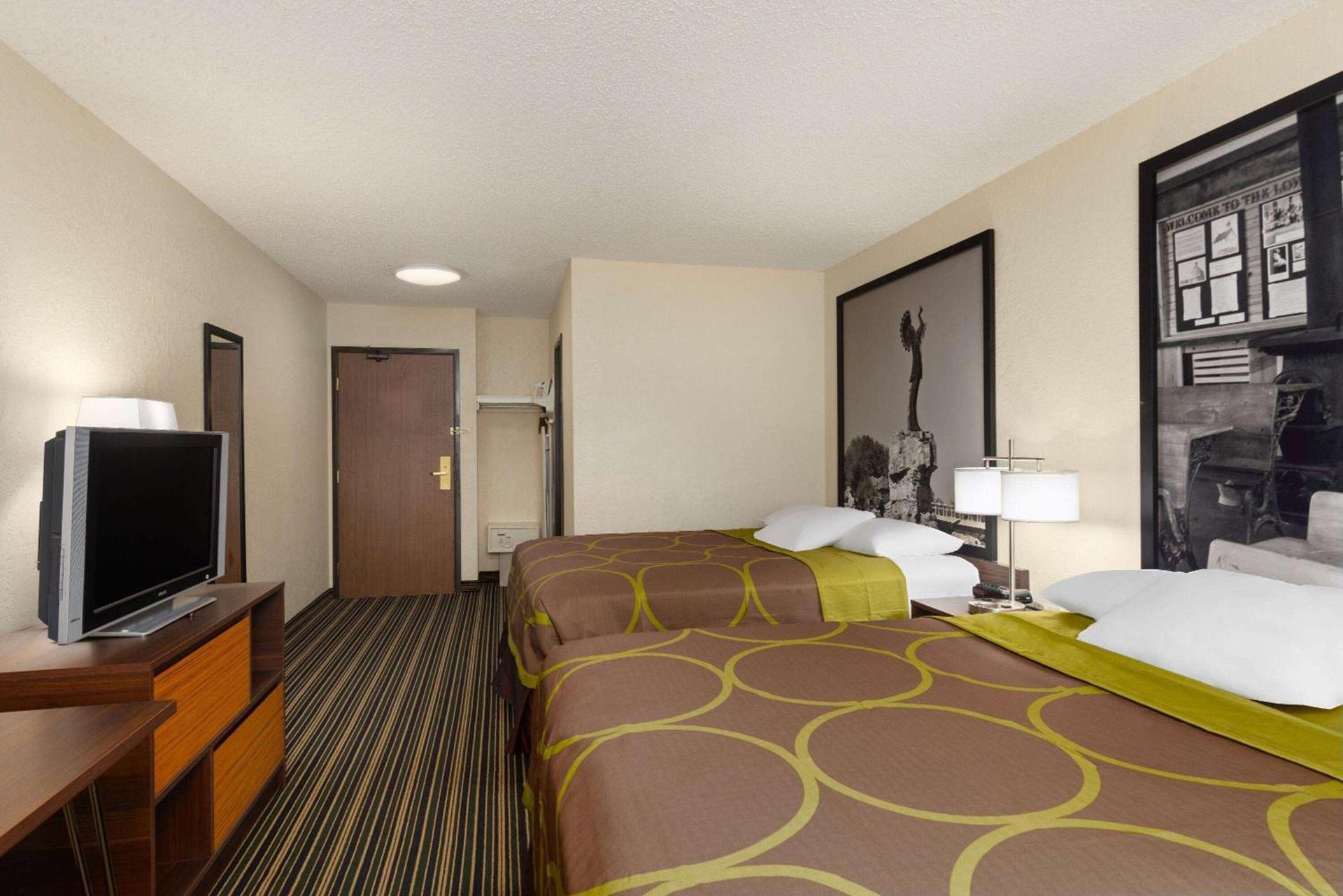 Super 8 by Wyndham Dodge City photo 16